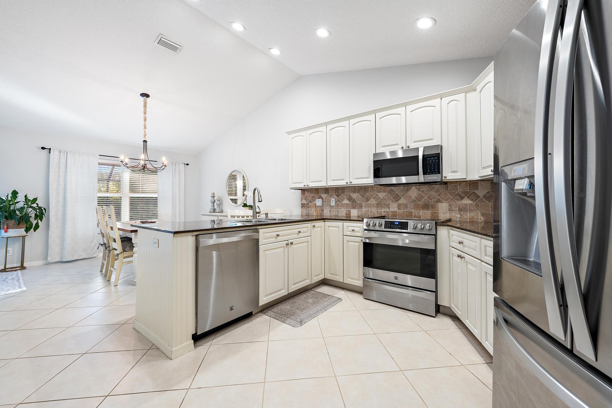 SHORES 4 - Residential