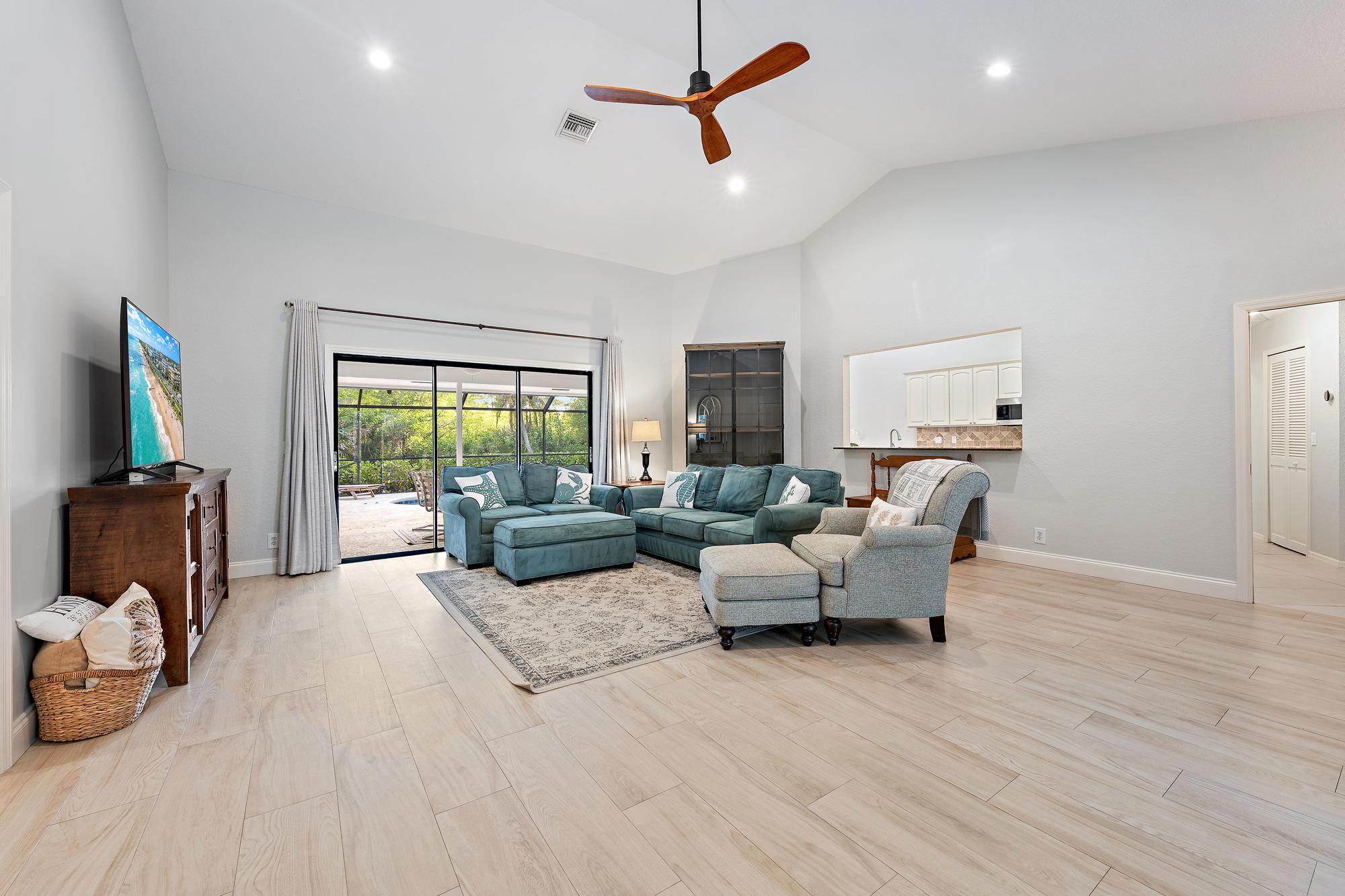 SHORES 4 - Residential