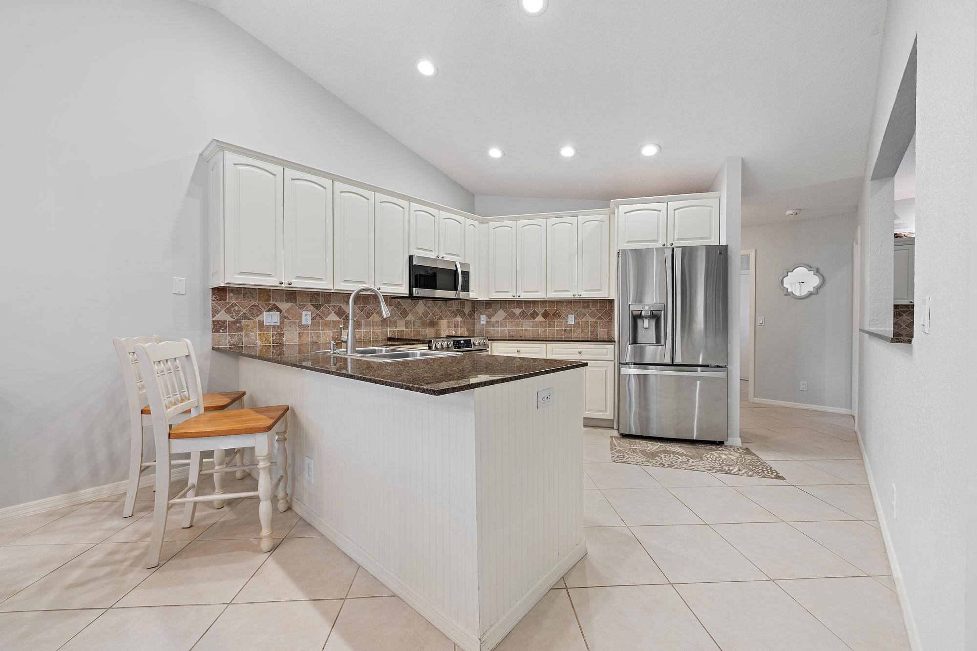 SHORES 4 - Residential