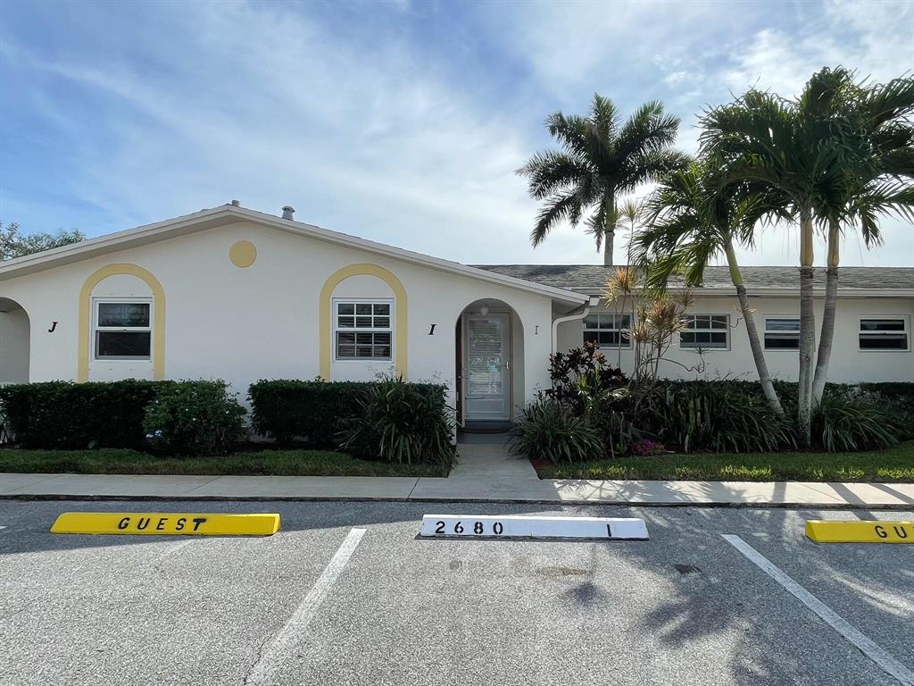 TURNKEY VILLA in 55+ Community. Many new amenities such as renovated Kitchen, New AC, New Water Heater, Isolated Florida Room and Therapeutic Bath. Close to the commun Laundry Room. Walking distance to the club house! pool, bocce ball, shuffle board, and lots of activities!Close to the beach and to the stores! Very quiet area! You will only need your personal effects and you are ready to enjoy your winters in Florida!