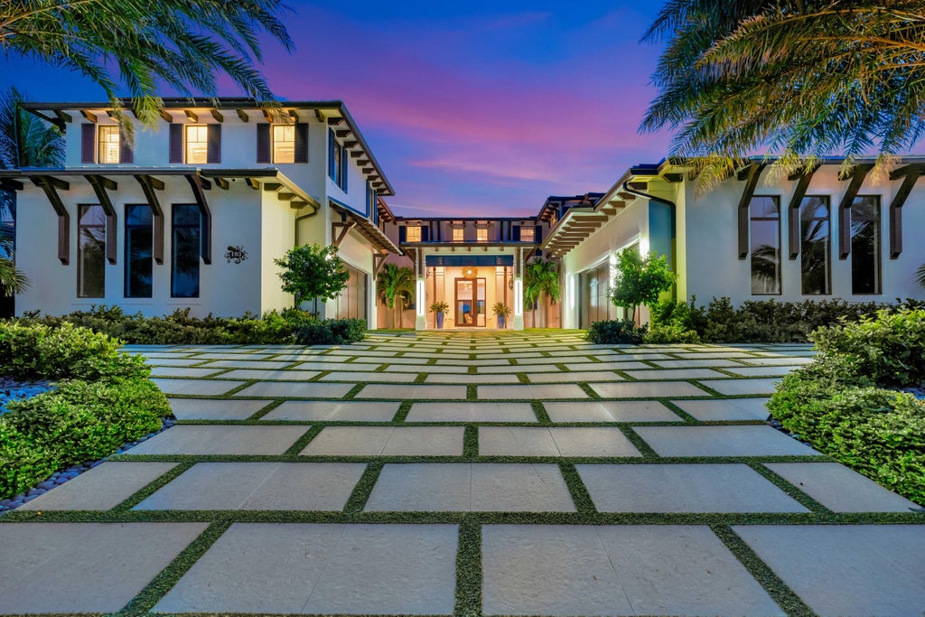 Photo of 103 Lighthouse Drive, Jupiter Inlet Colony, FL 33469 (MLS # R11008405)