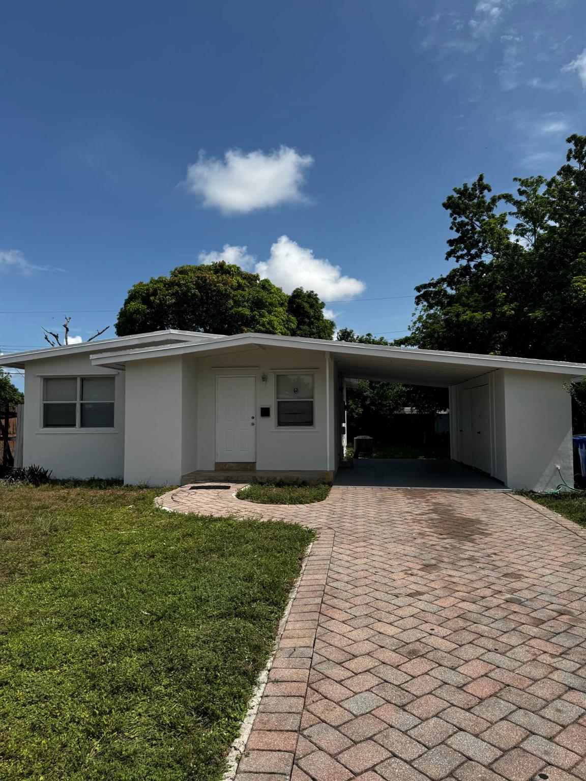VERY NICE HOME IN BEST LOCATION 3 BEDROOM 1 BATH CARPORT AND PLANTY OF PARKING FRESH PAINT INSIDE AND OUT READY FOR MOVE IN.