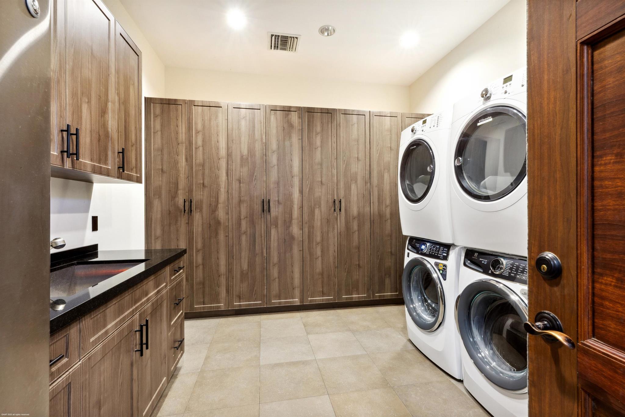 SADDLE TRAIL PARK OF WELL - Residential Lease