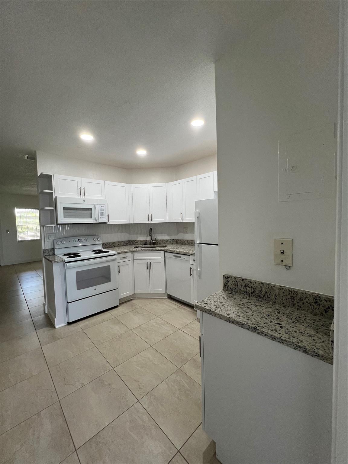 Coral Ridge Comm Blvd Add - Residential Lease