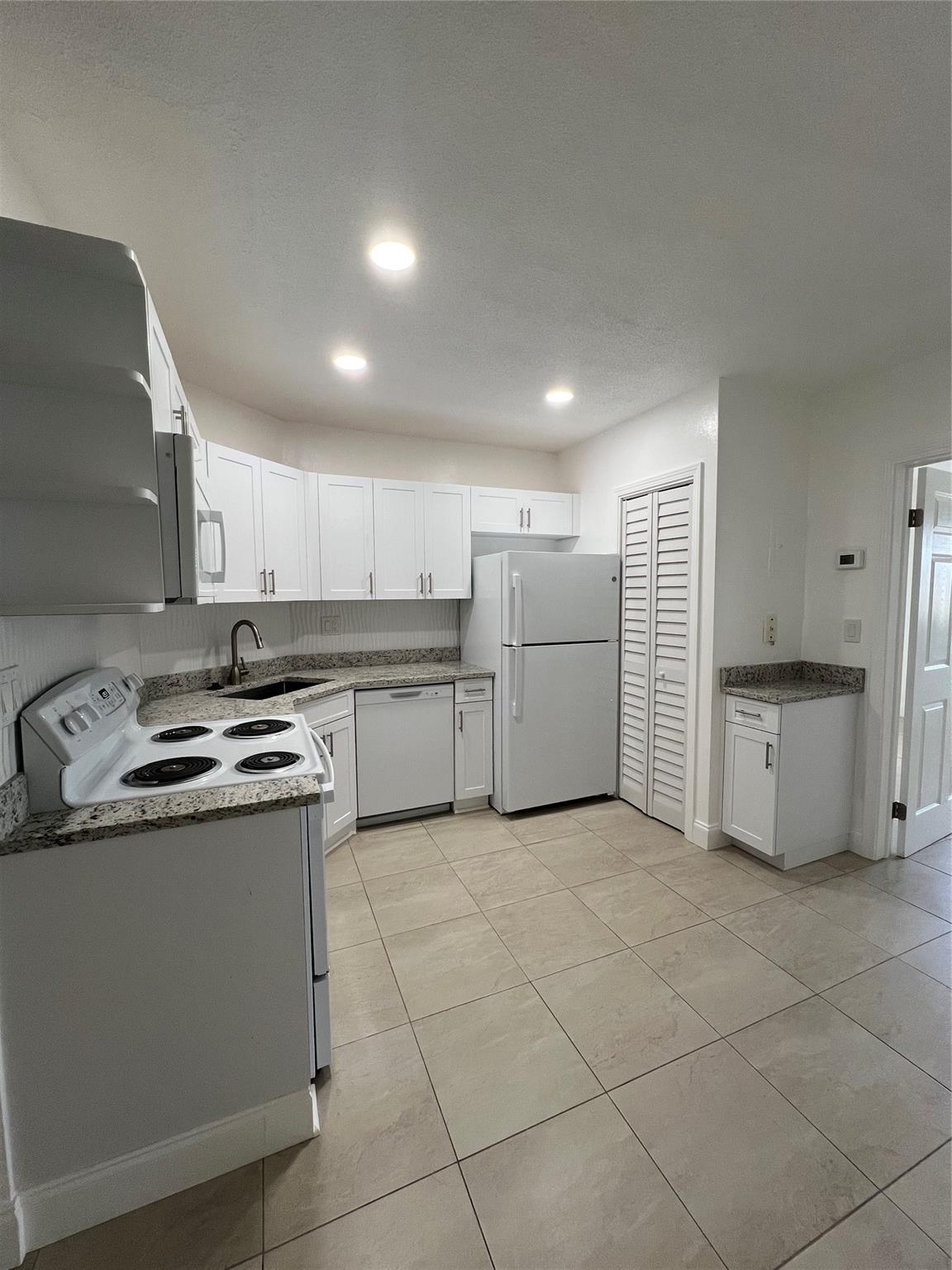 Coral Ridge Comm Blvd Add - Residential Lease