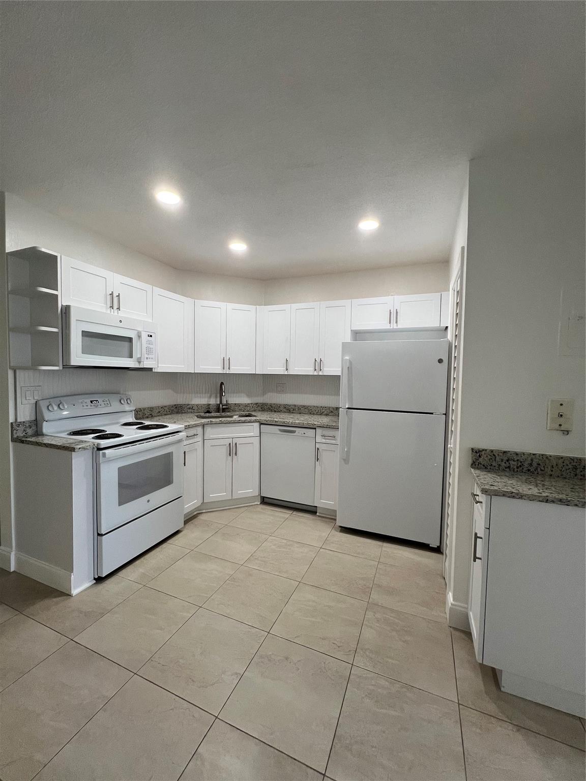 Coral Ridge Comm Blvd Add - Residential Lease