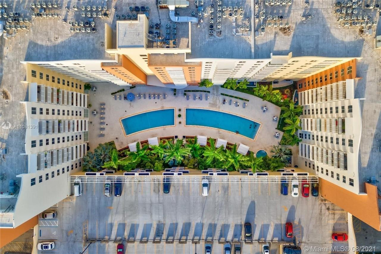 VENTURE AT AVENTURA EAST - Residential
