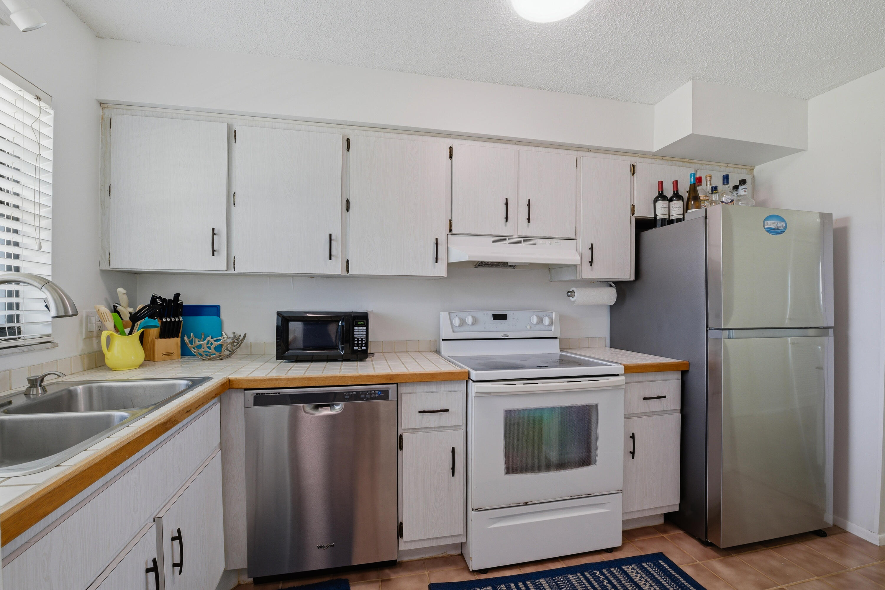 LA ENTRADA DEL MAR CONDOMINIUM - Residential