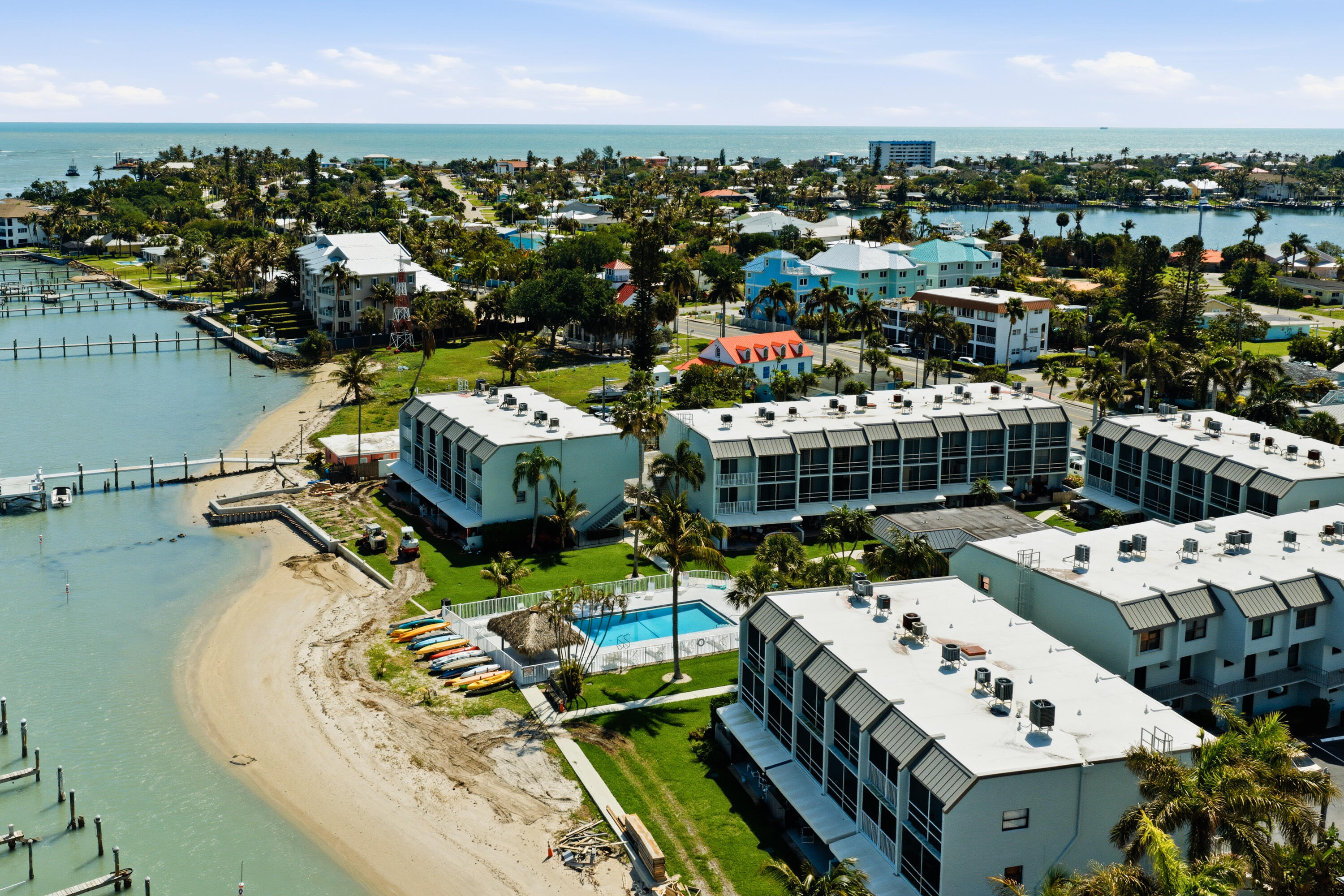 LA ENTRADA DEL MAR CONDOMINIUM - Residential