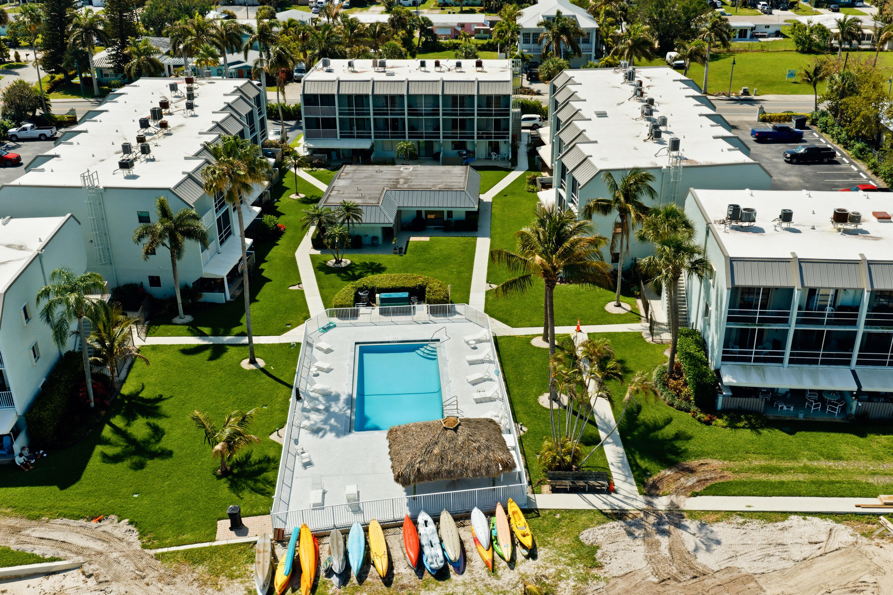 LA ENTRADA DEL MAR CONDOMINIUM - Residential