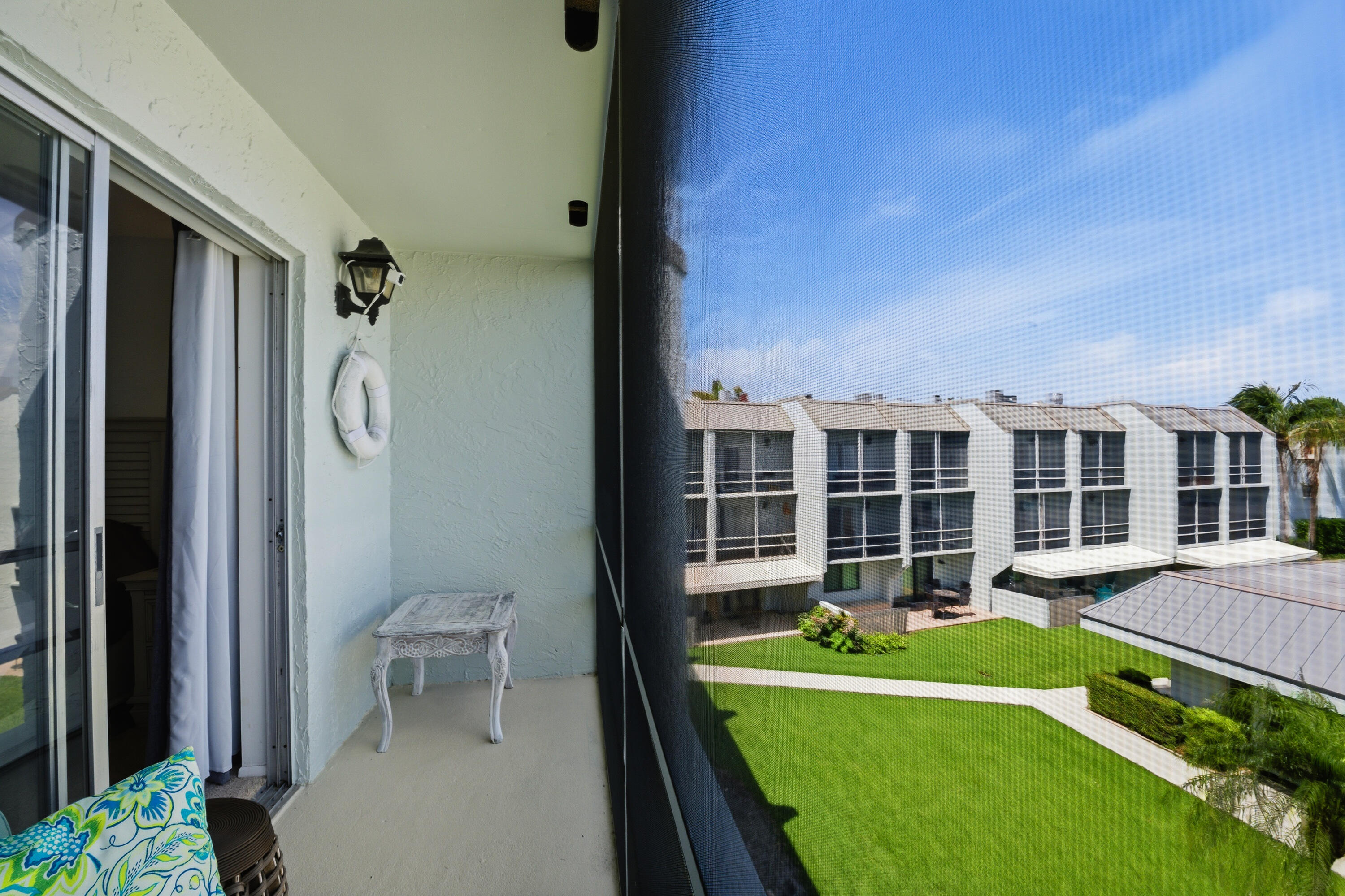 LA ENTRADA DEL MAR CONDOMINIUM - Residential