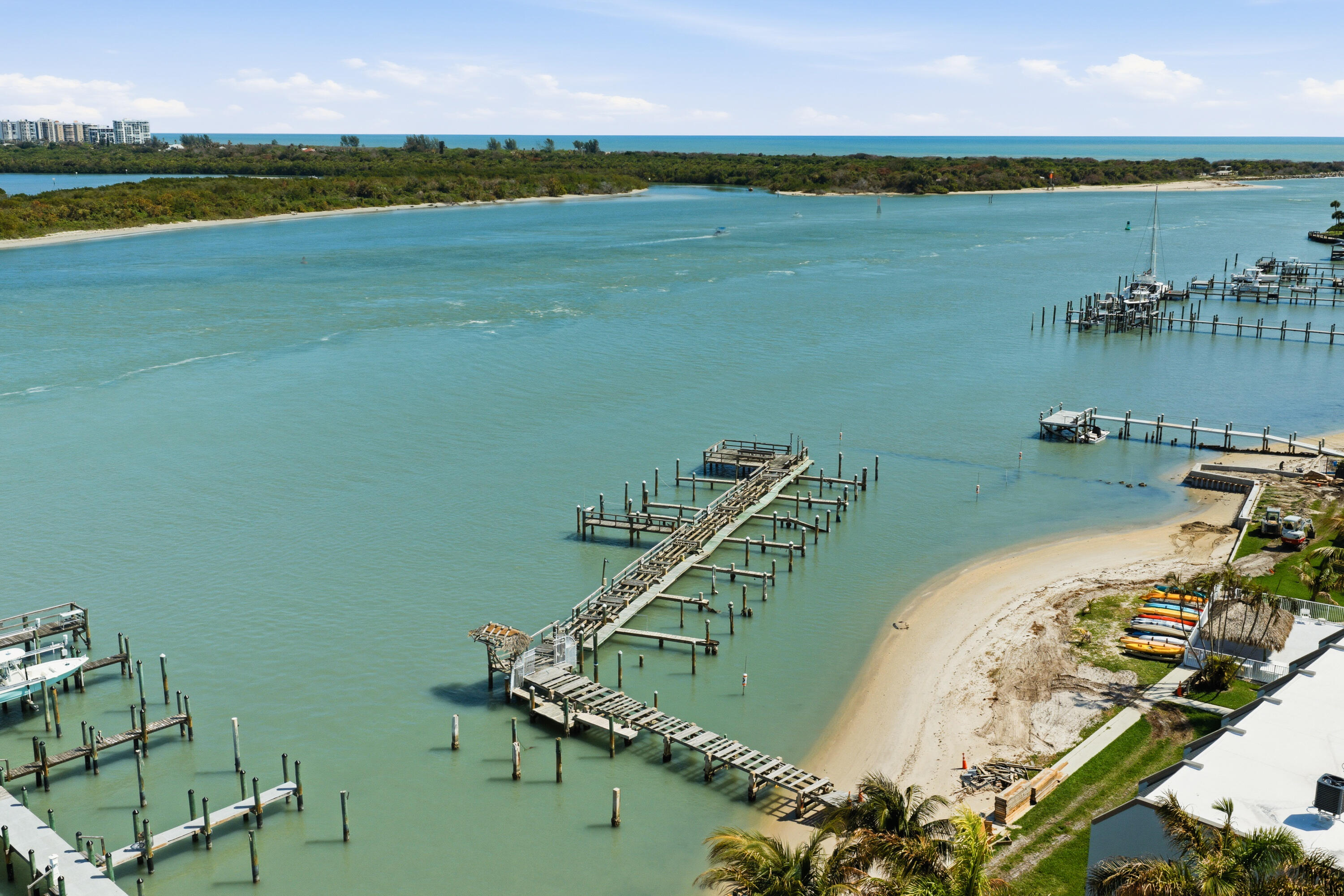 LA ENTRADA DEL MAR CONDOMINIUM - Residential
