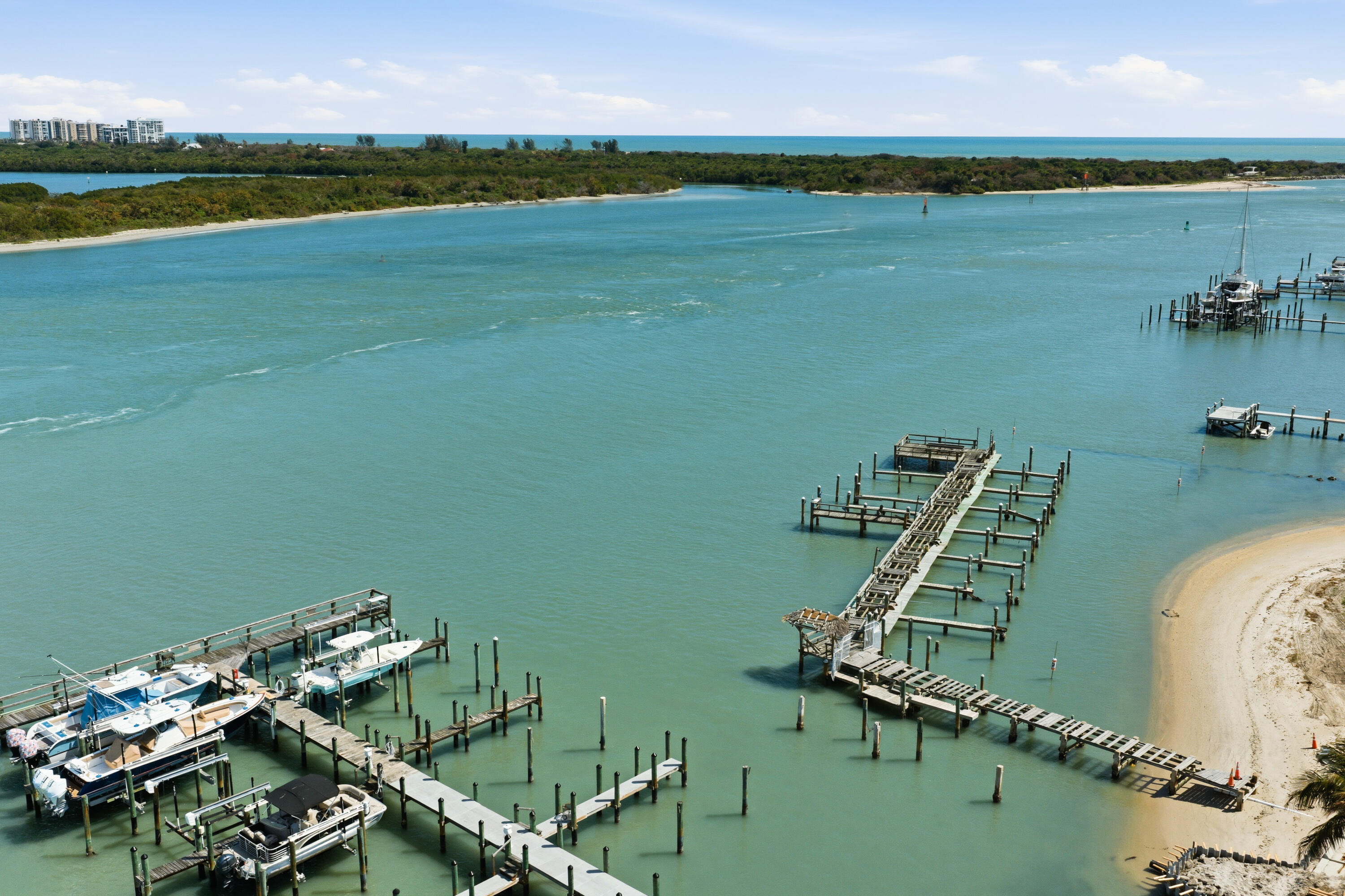 LA ENTRADA DEL MAR CONDOMINIUM - Residential