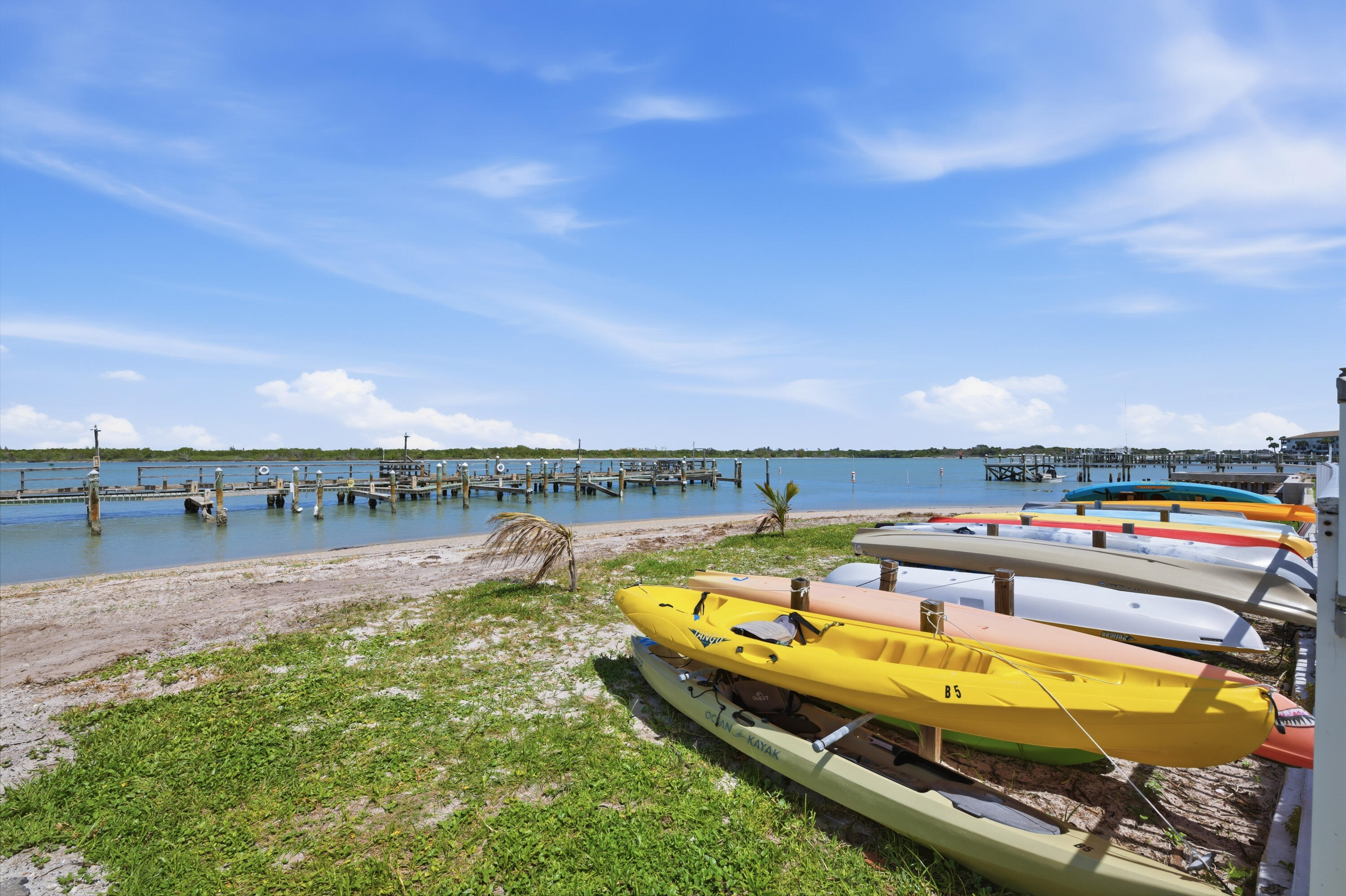 LA ENTRADA DEL MAR CONDOMINIUM - Residential
