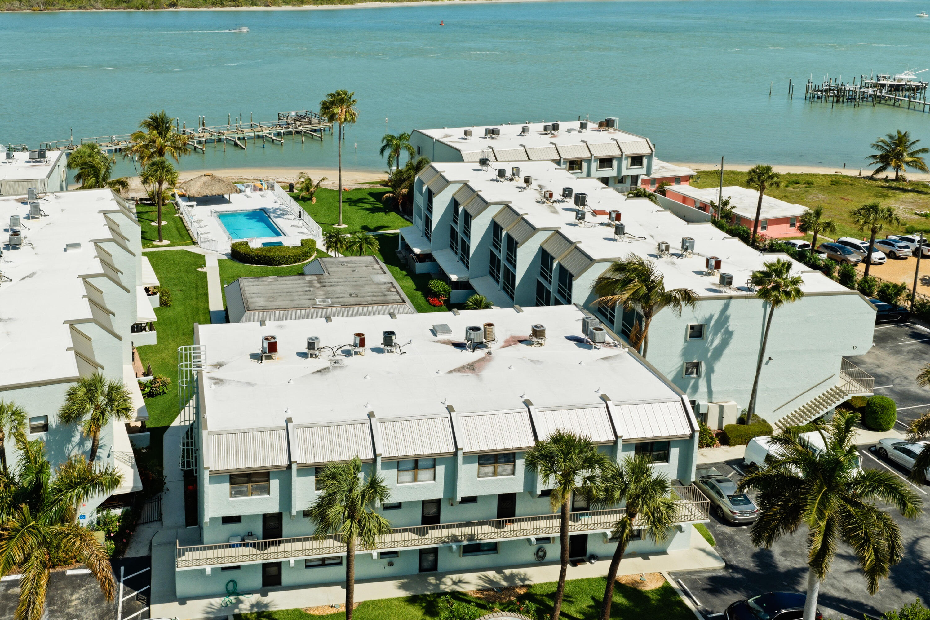 LA ENTRADA DEL MAR CONDOMINIUM - Residential