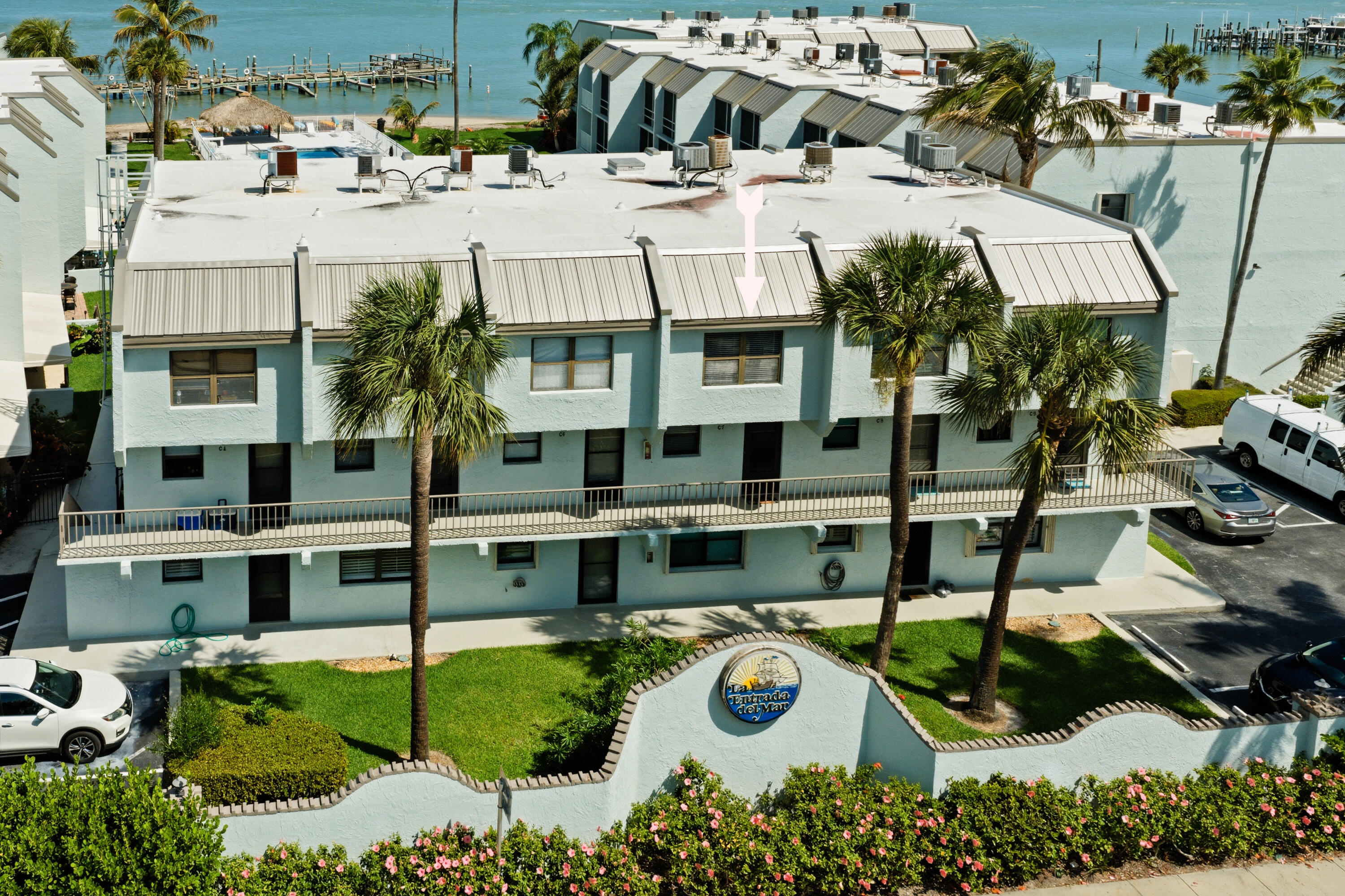 LA ENTRADA DEL MAR CONDOMINIUM - Residential