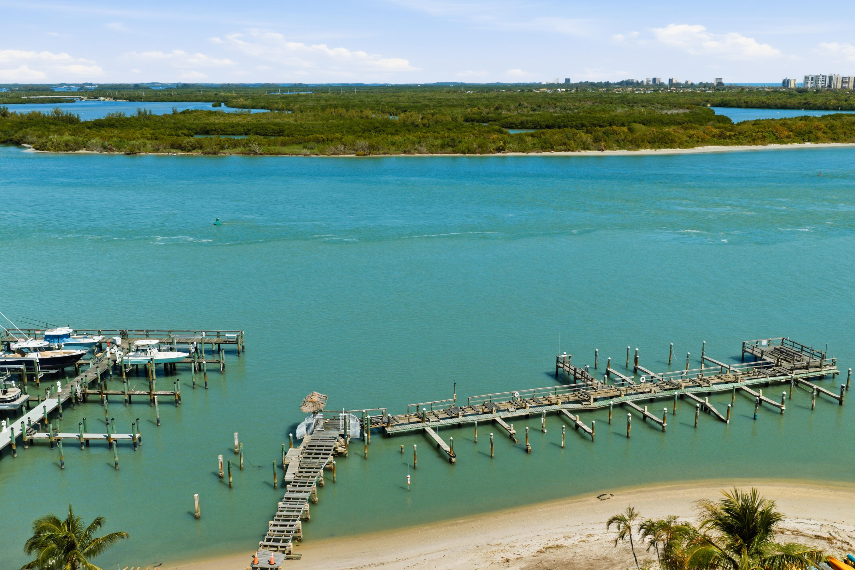 LA ENTRADA DEL MAR CONDOMINIUM - Residential