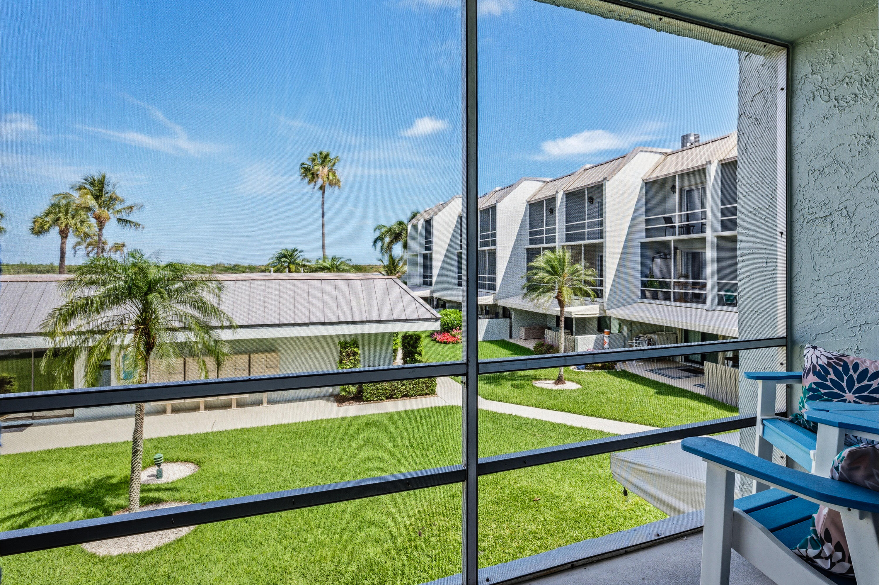 LA ENTRADA DEL MAR CONDOMINIUM - Residential