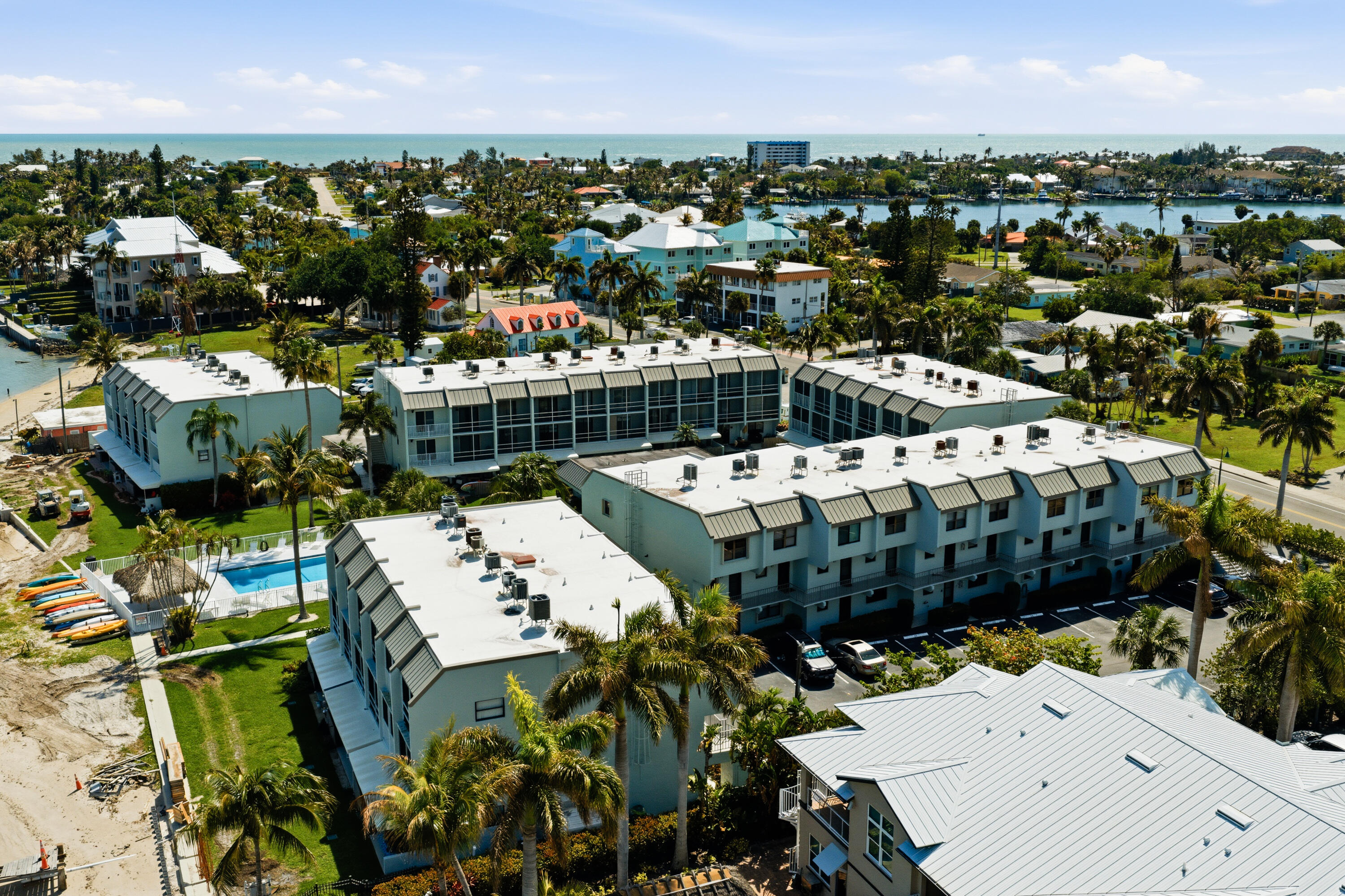 LA ENTRADA DEL MAR CONDOMINIUM - Residential