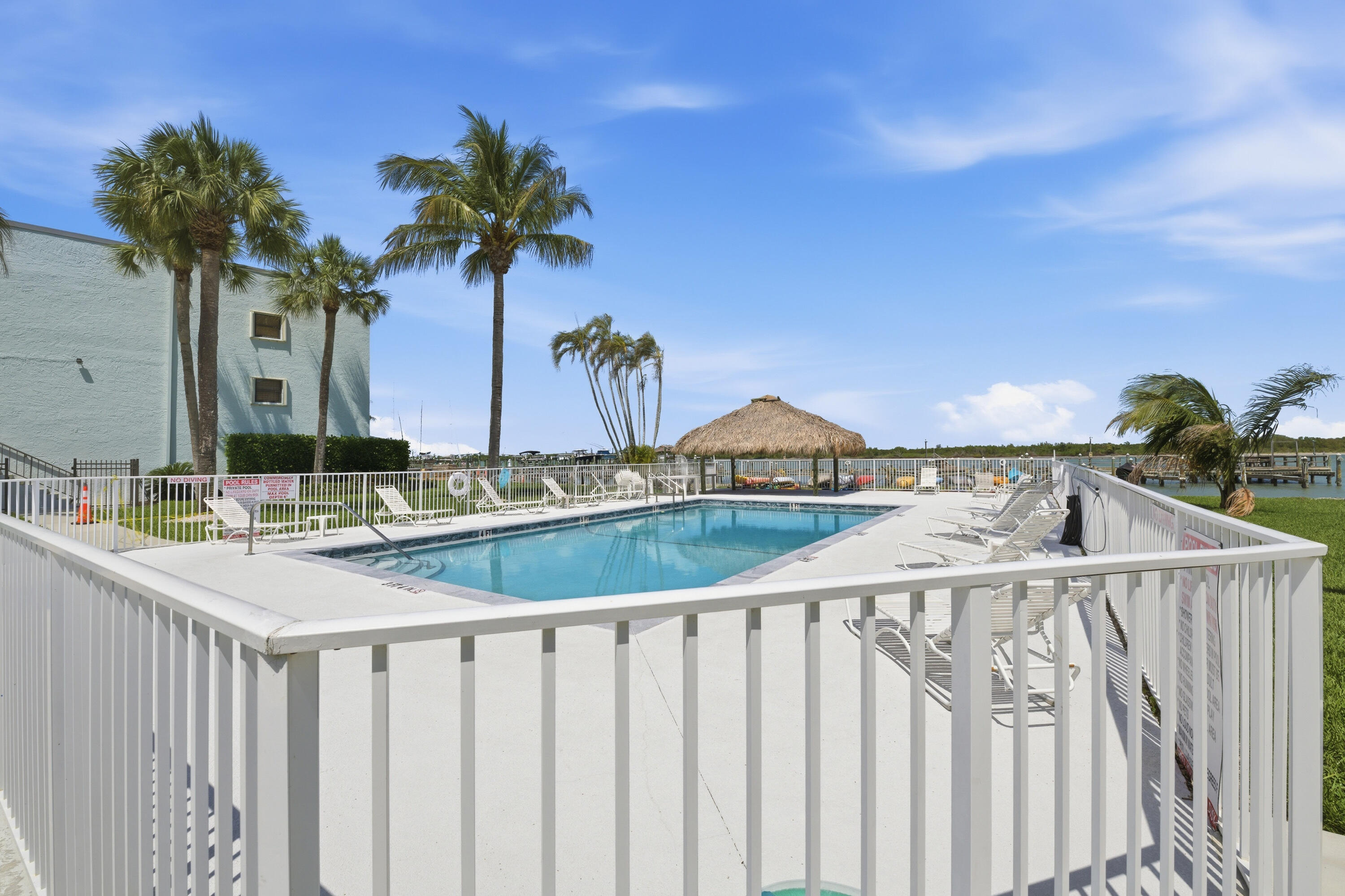 LA ENTRADA DEL MAR CONDOMINIUM - Residential