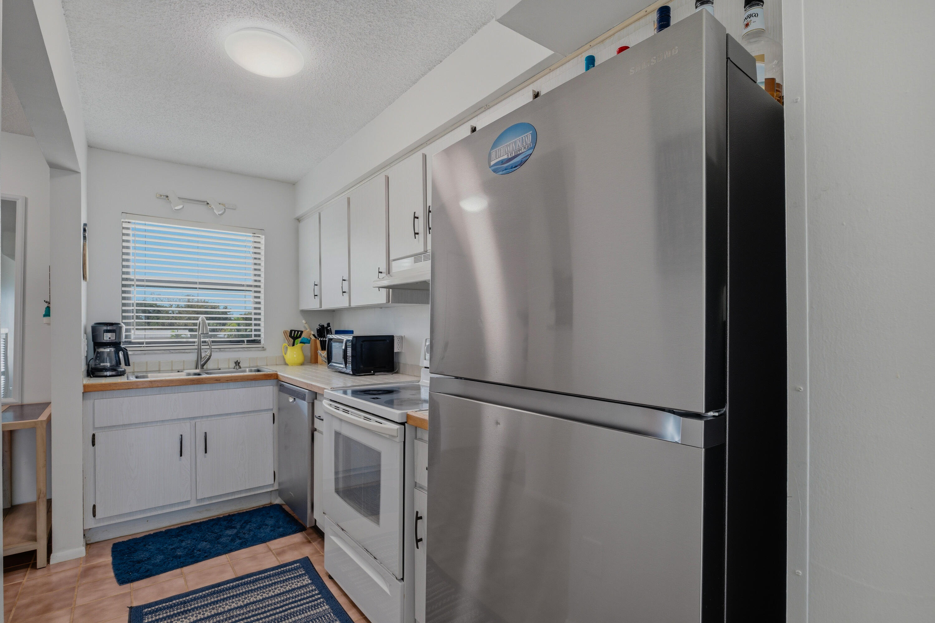 LA ENTRADA DEL MAR CONDOMINIUM - Residential