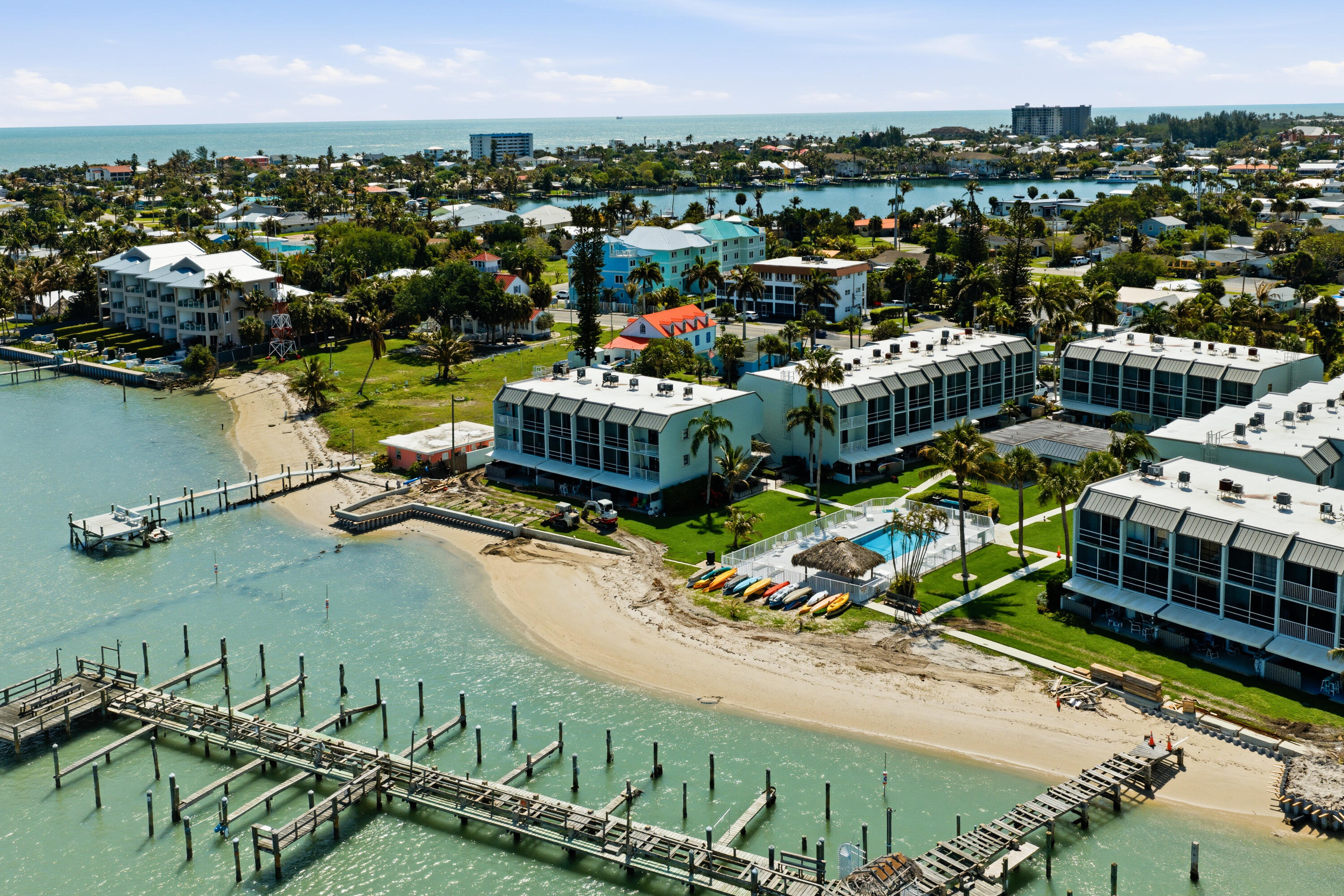 LA ENTRADA DEL MAR CONDOMINIUM - Residential