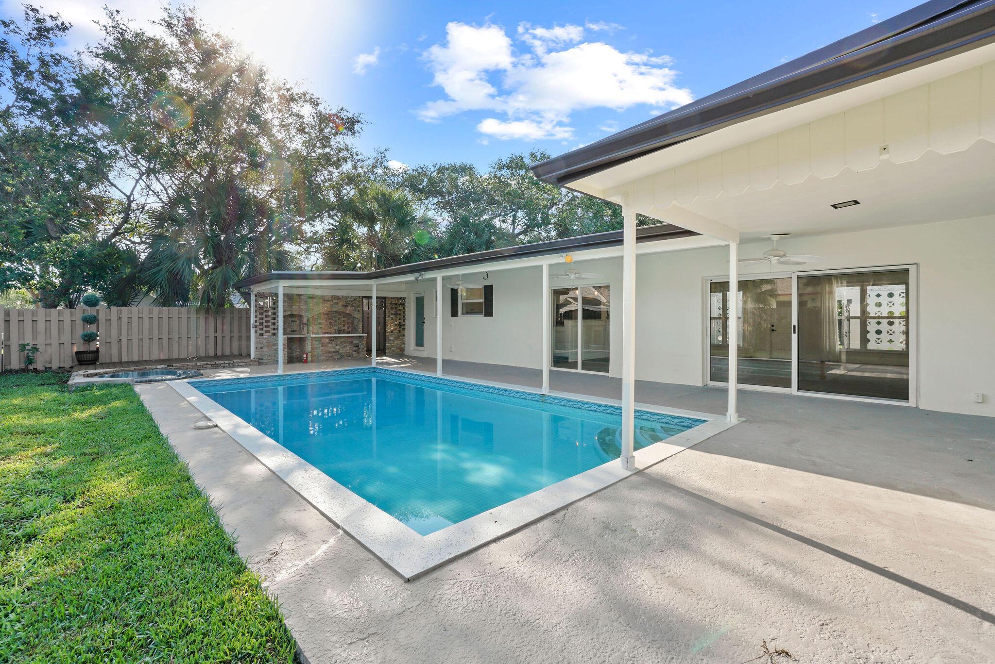 FOREST HILLS - Residential Lease