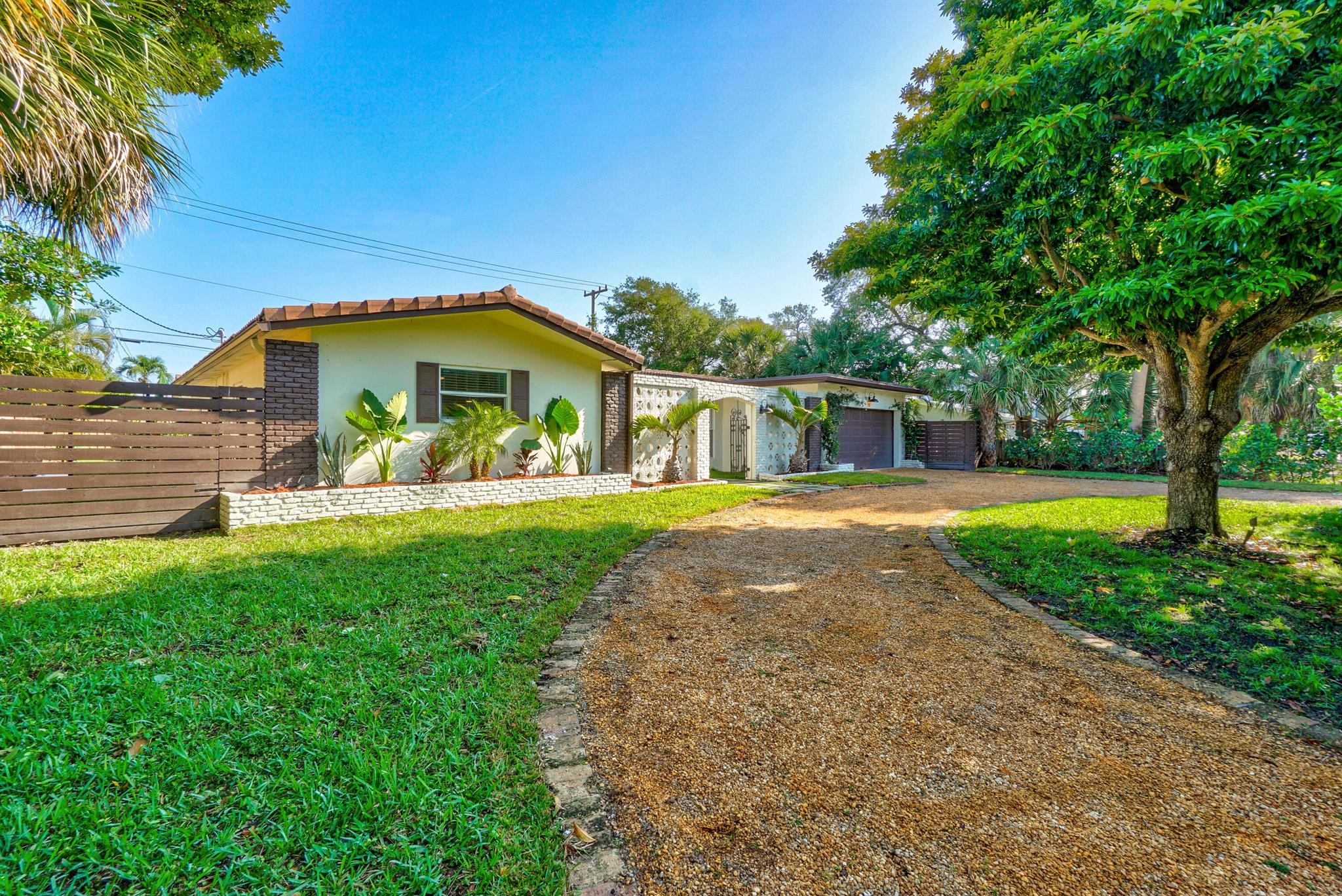 FOREST HILLS - Residential Lease