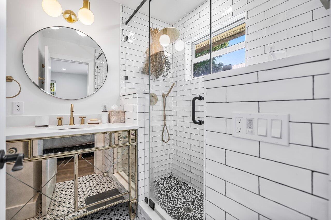 FOREST HILLS - Residential Lease