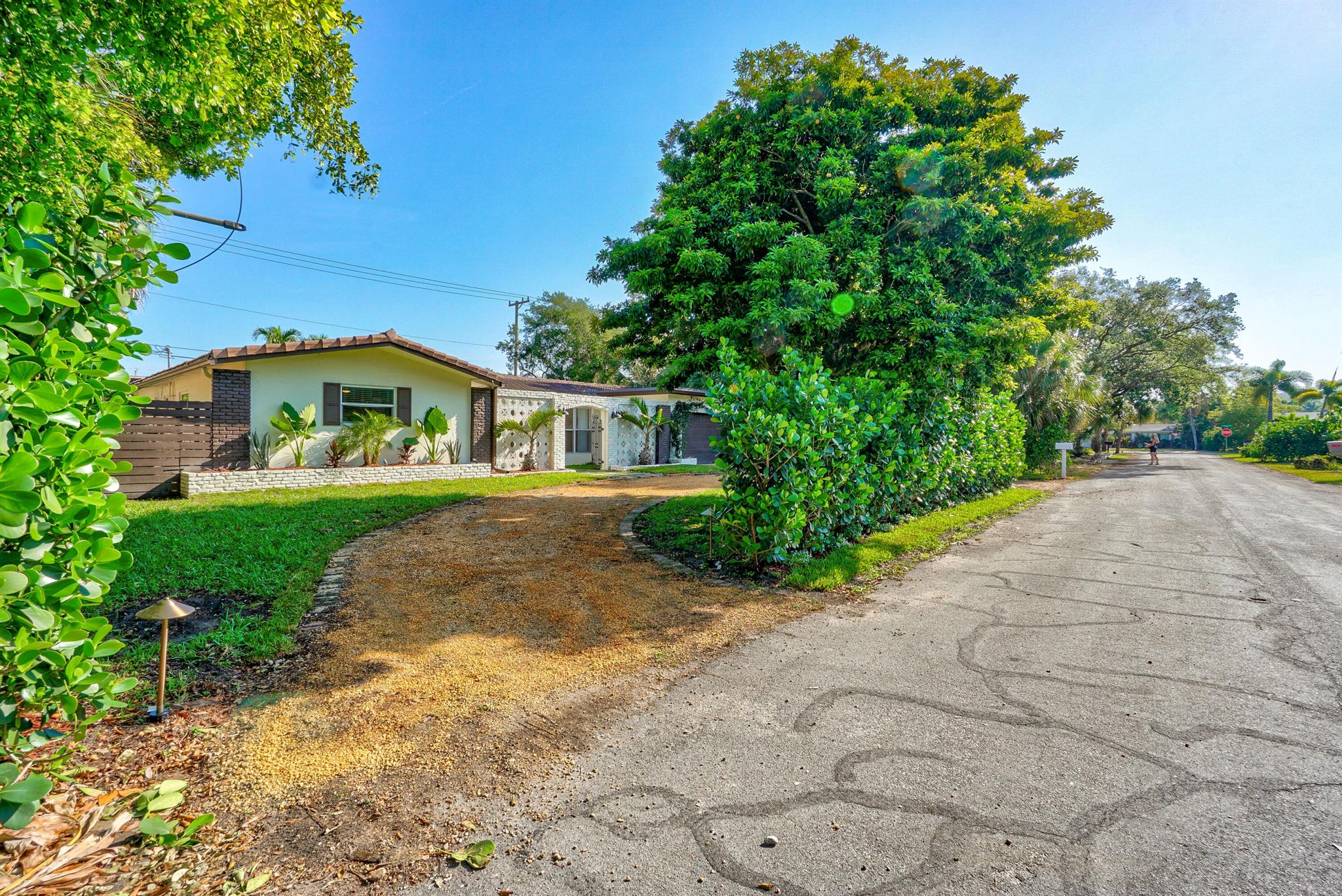 FOREST HILLS - Residential Lease