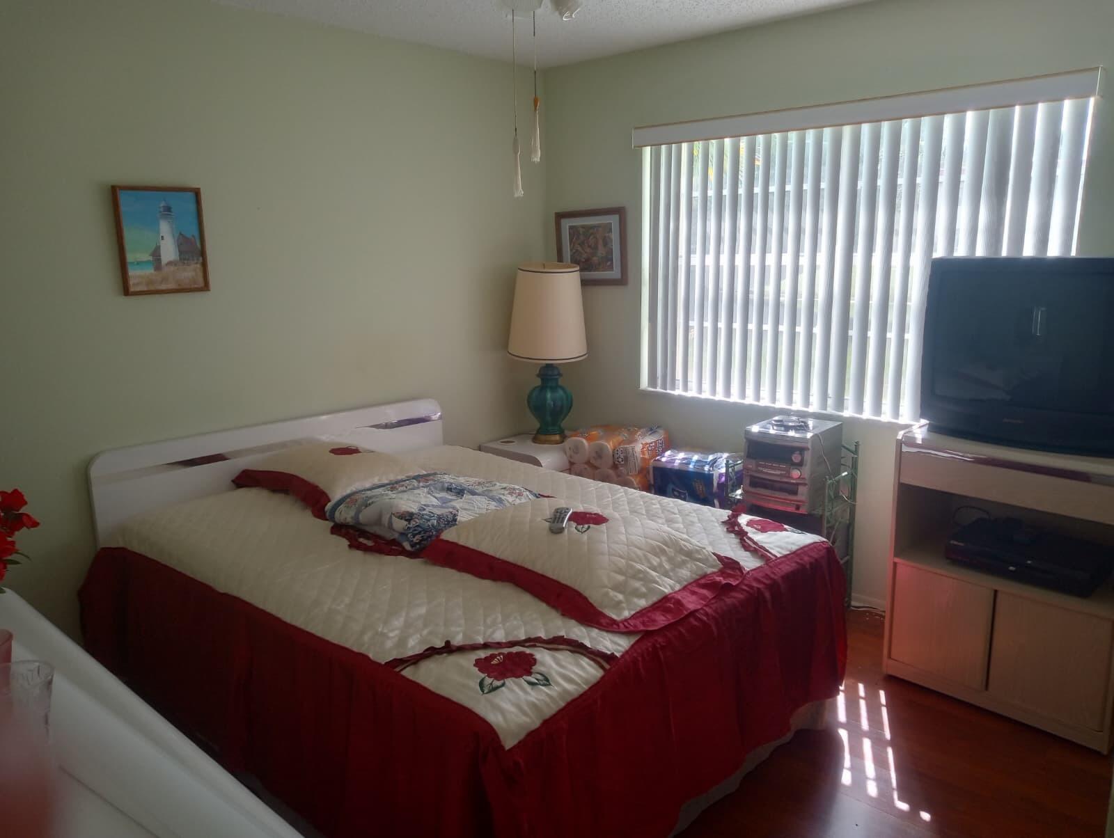 GOLDEN LAKES VILLAGE COND - Residential