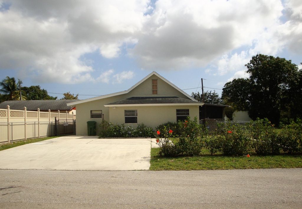 Photo of 3938 Serubi Avenue, Palm Springs, FL 33461 (MLS # R10778031)