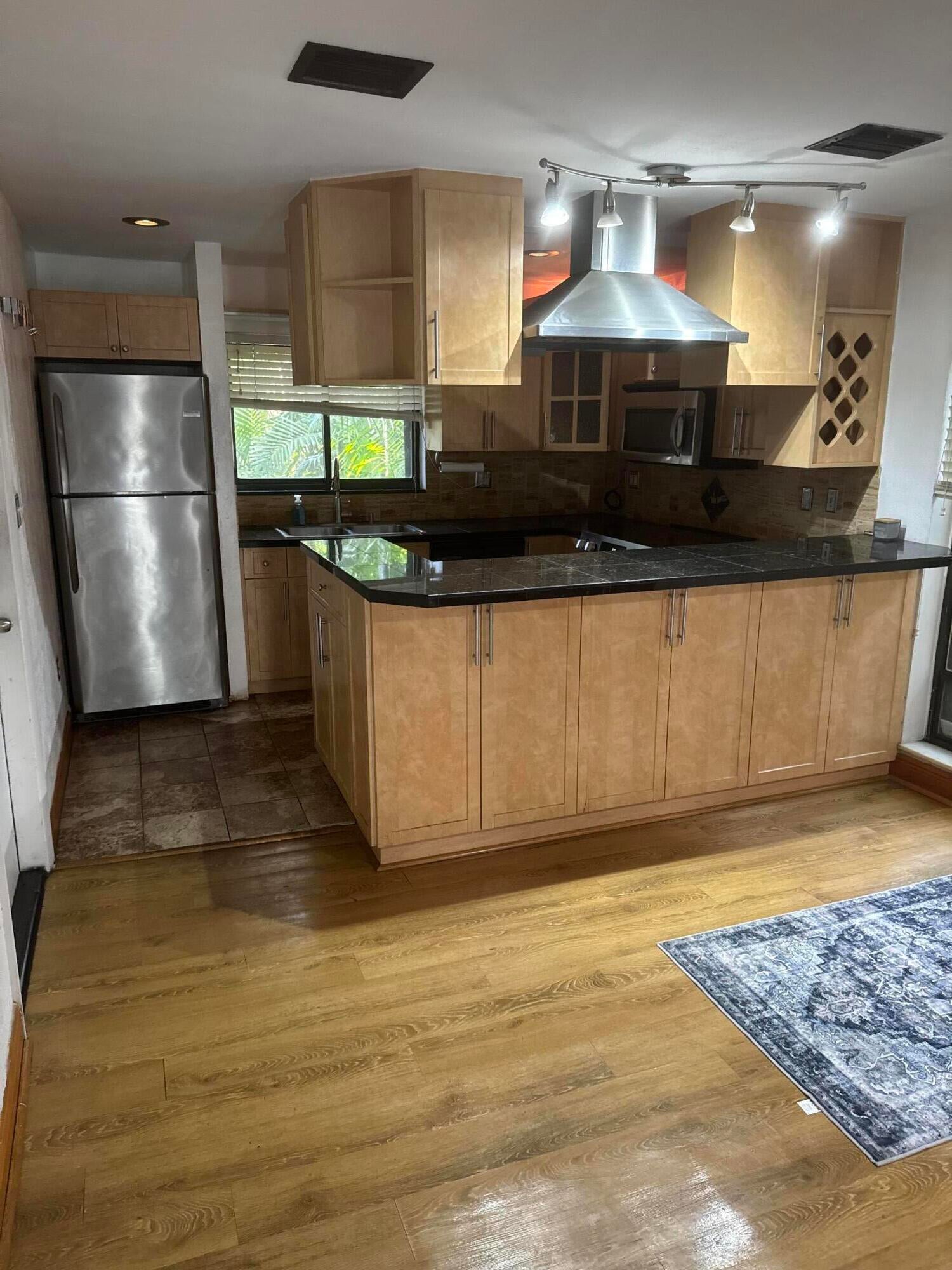 1000 NW N River Drive 16
