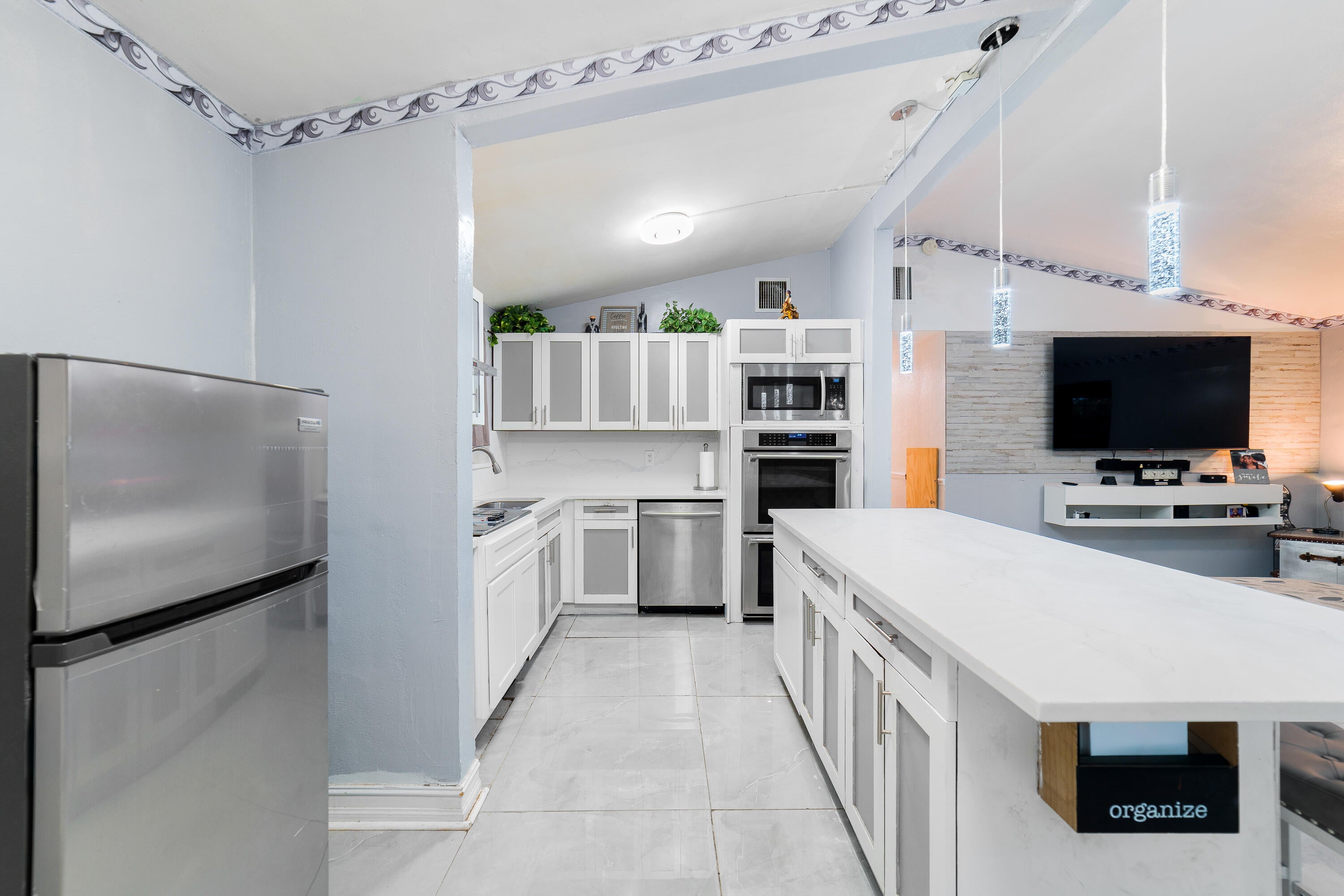 735 Hibiscus Drive