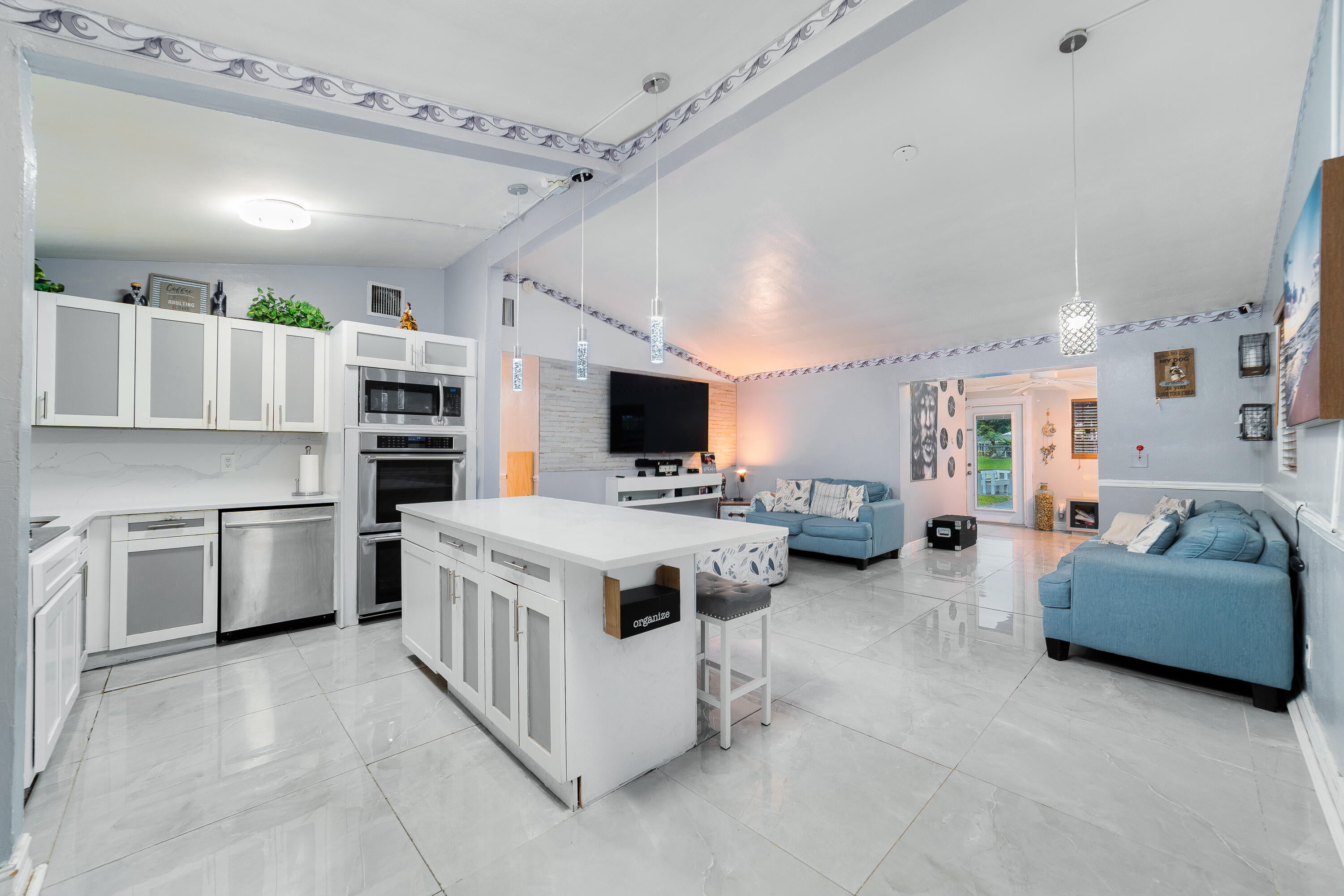 735 Hibiscus Drive