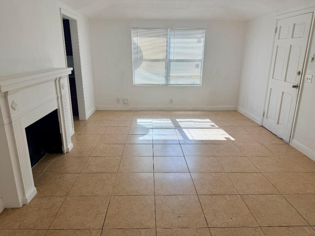 ESTATES OF SOUTH PALM BEACH ADD 1 - Residential Lease