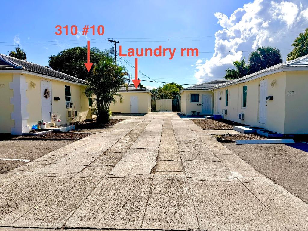 ESTATES OF SOUTH PALM BEACH ADD 1 - Residential Lease