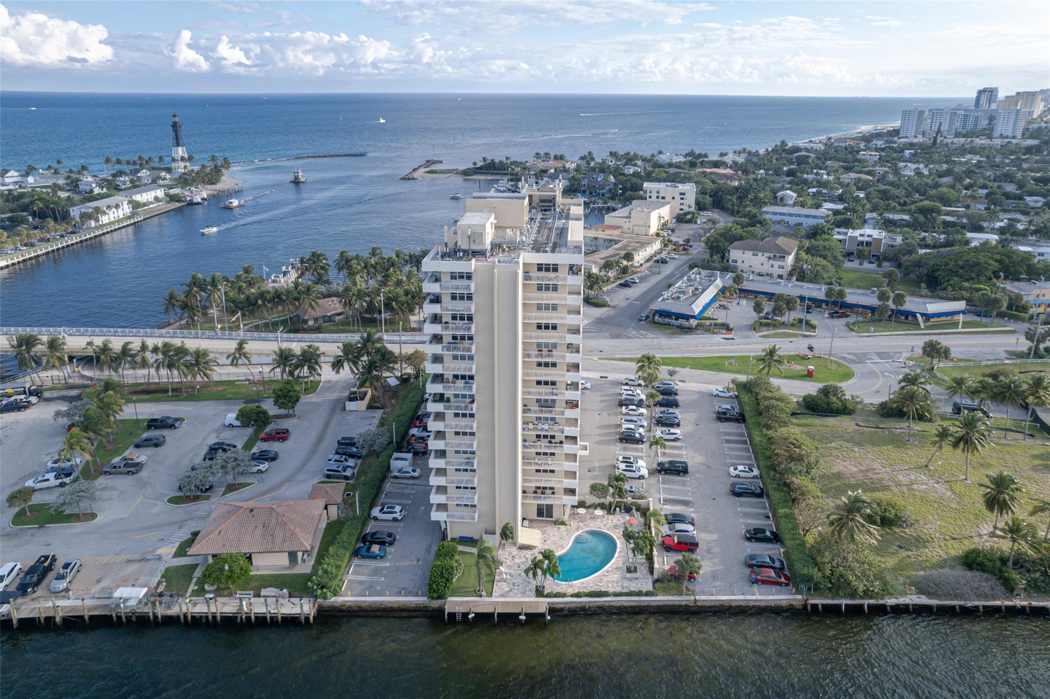 2639 N Riverside Dr 605