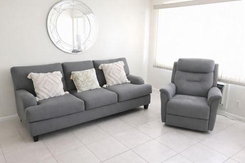 42 Canterbury B West Palm Beach FL 33417