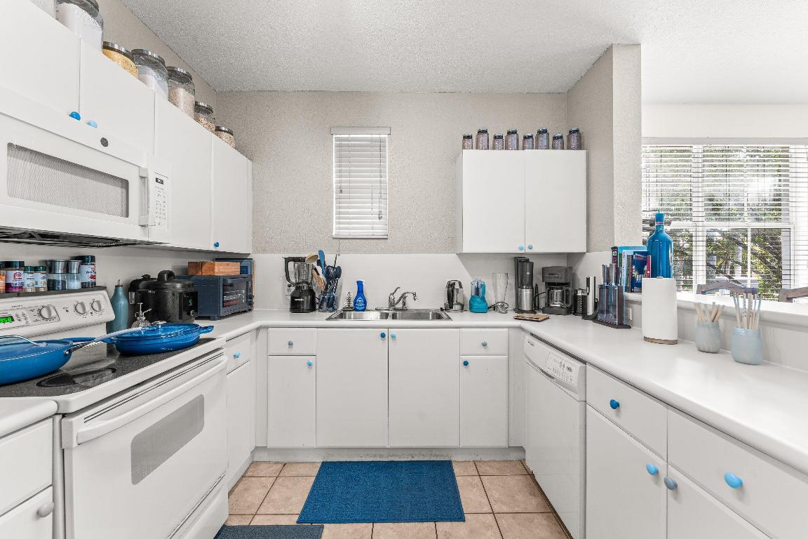 SHOMA COURTYARDS I AT ROYAL PALM CONDOMINIUMS - Residential