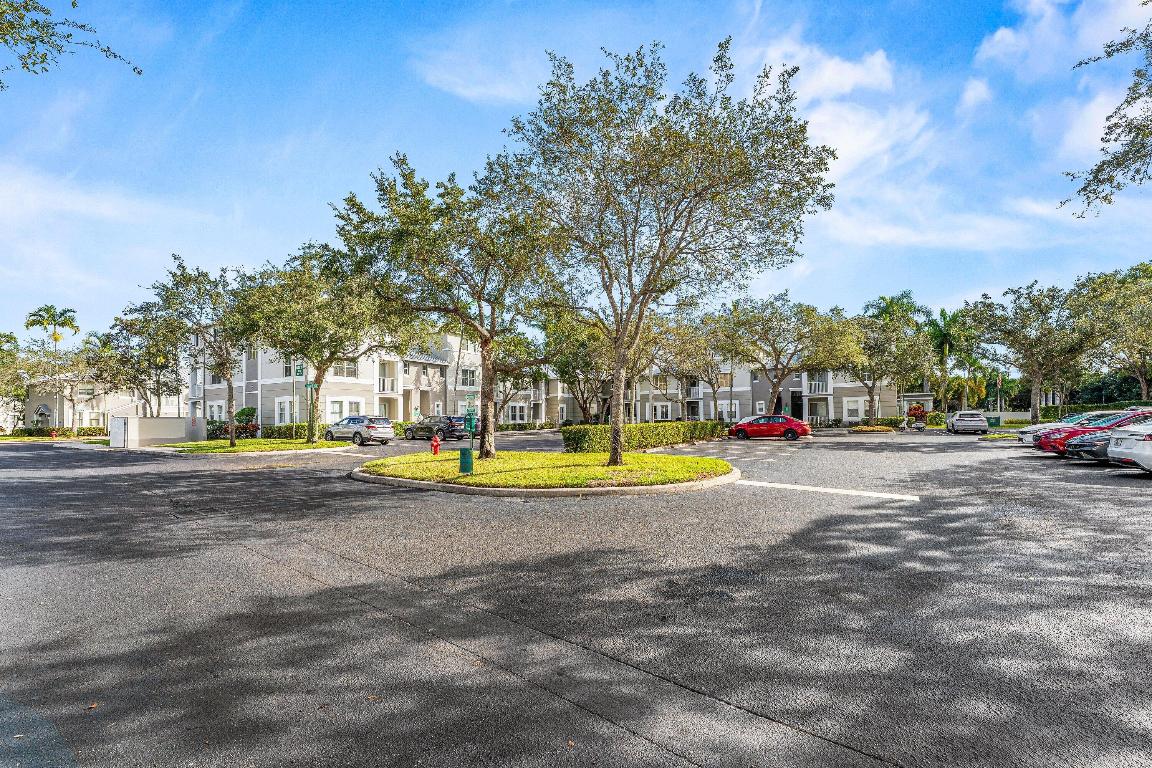 SHOMA COURTYARDS I AT ROYAL PALM CONDOMINIUMS - Residential