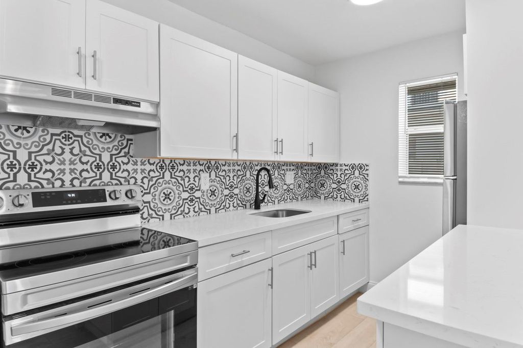 Photo of 818 NE 14 Place #1, Fort Lauderdale, FL 33304 (MLS # F10405845)