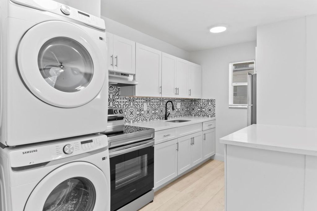 Photo of 818 NE 14 Place #1, Fort Lauderdale, FL 33304 (MLS # F10405845)