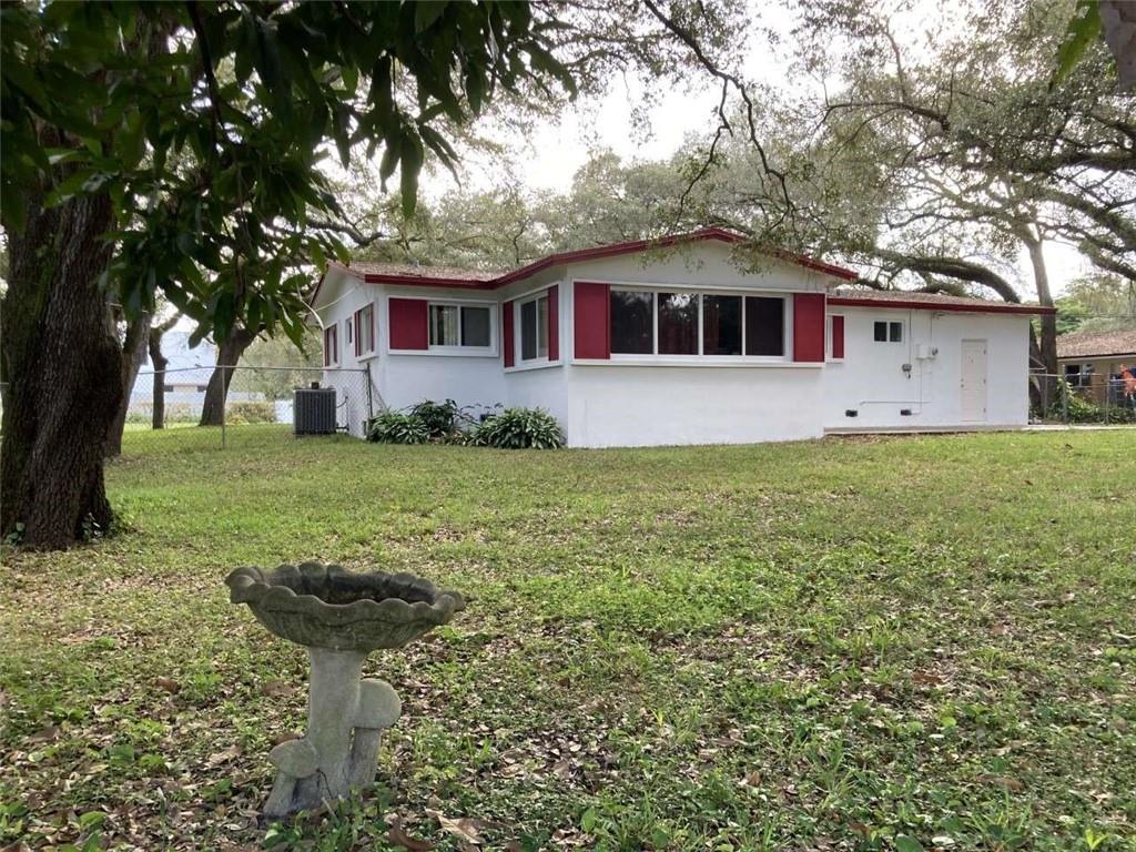ELLAS LITTLE ACRES 1ST AD - Residential