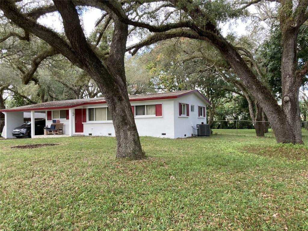 ELLAS LITTLE ACRES 1ST AD - Residential
