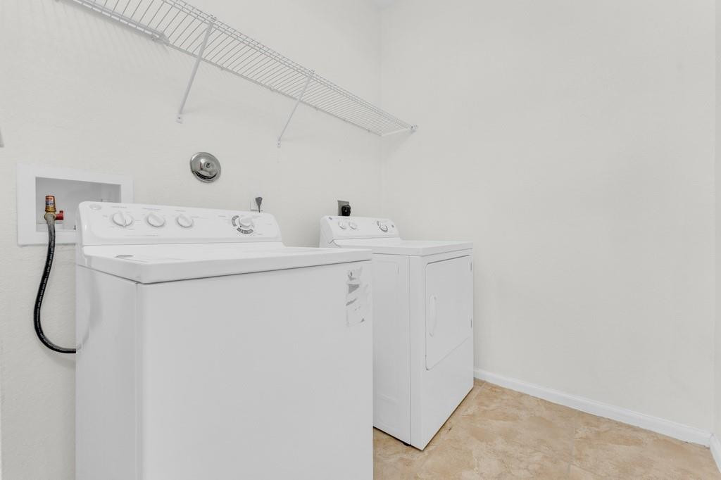 PALOMA LAKES - Residential