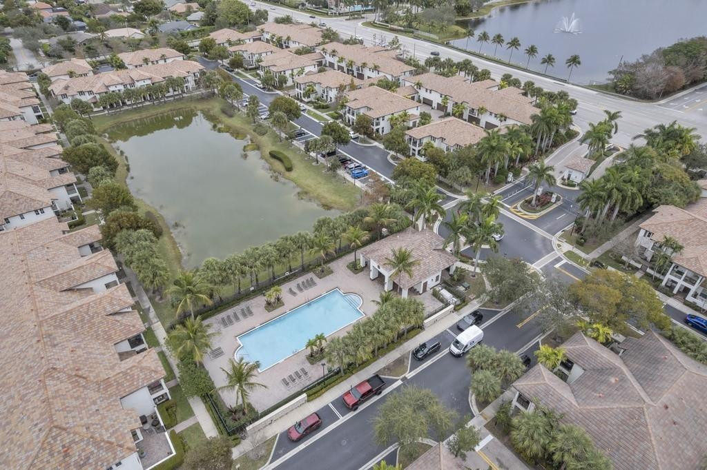 PALOMA LAKES - Residential