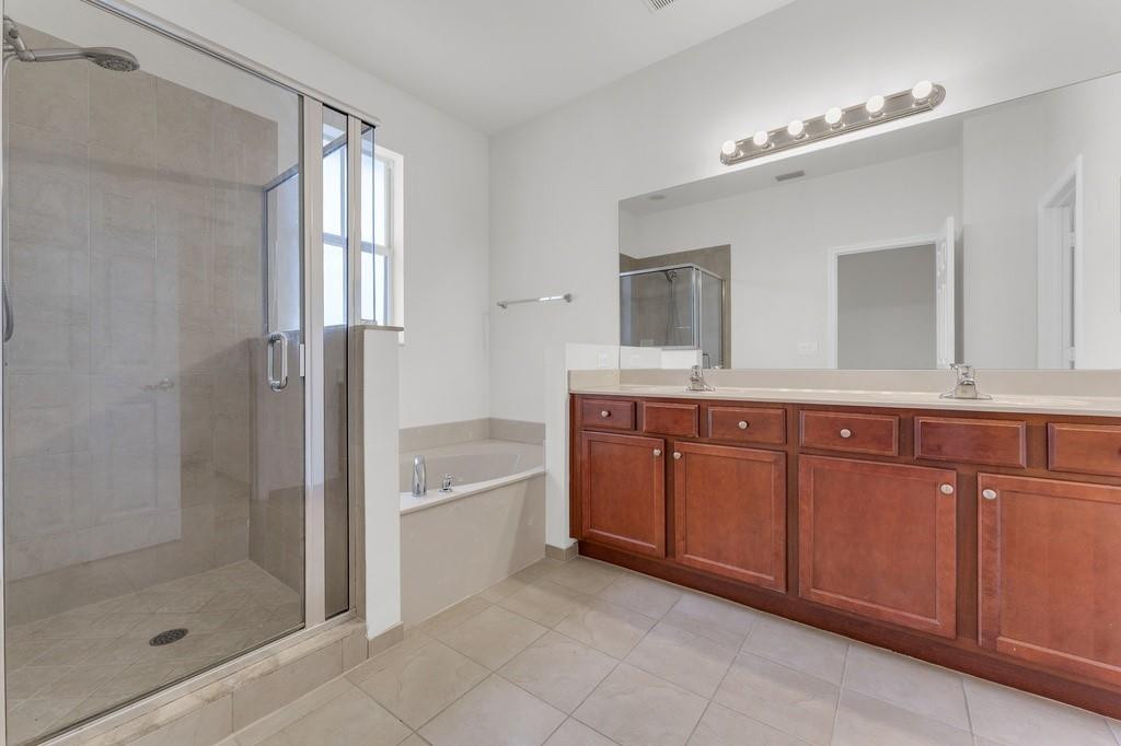 PALOMA LAKES - Residential