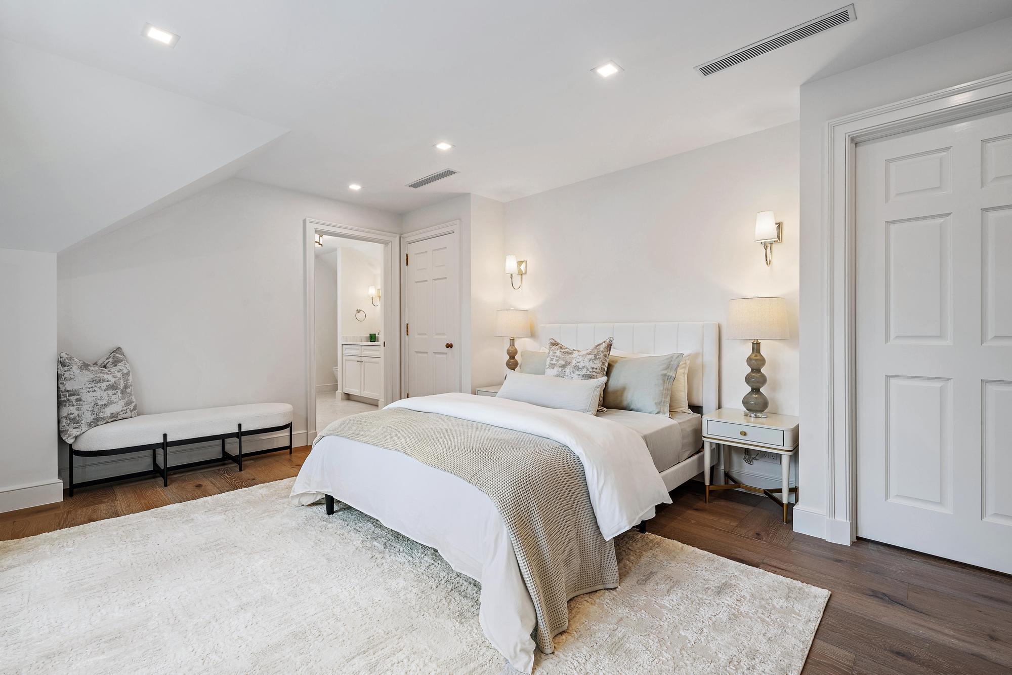 JAMAICA LANE IN - Residential