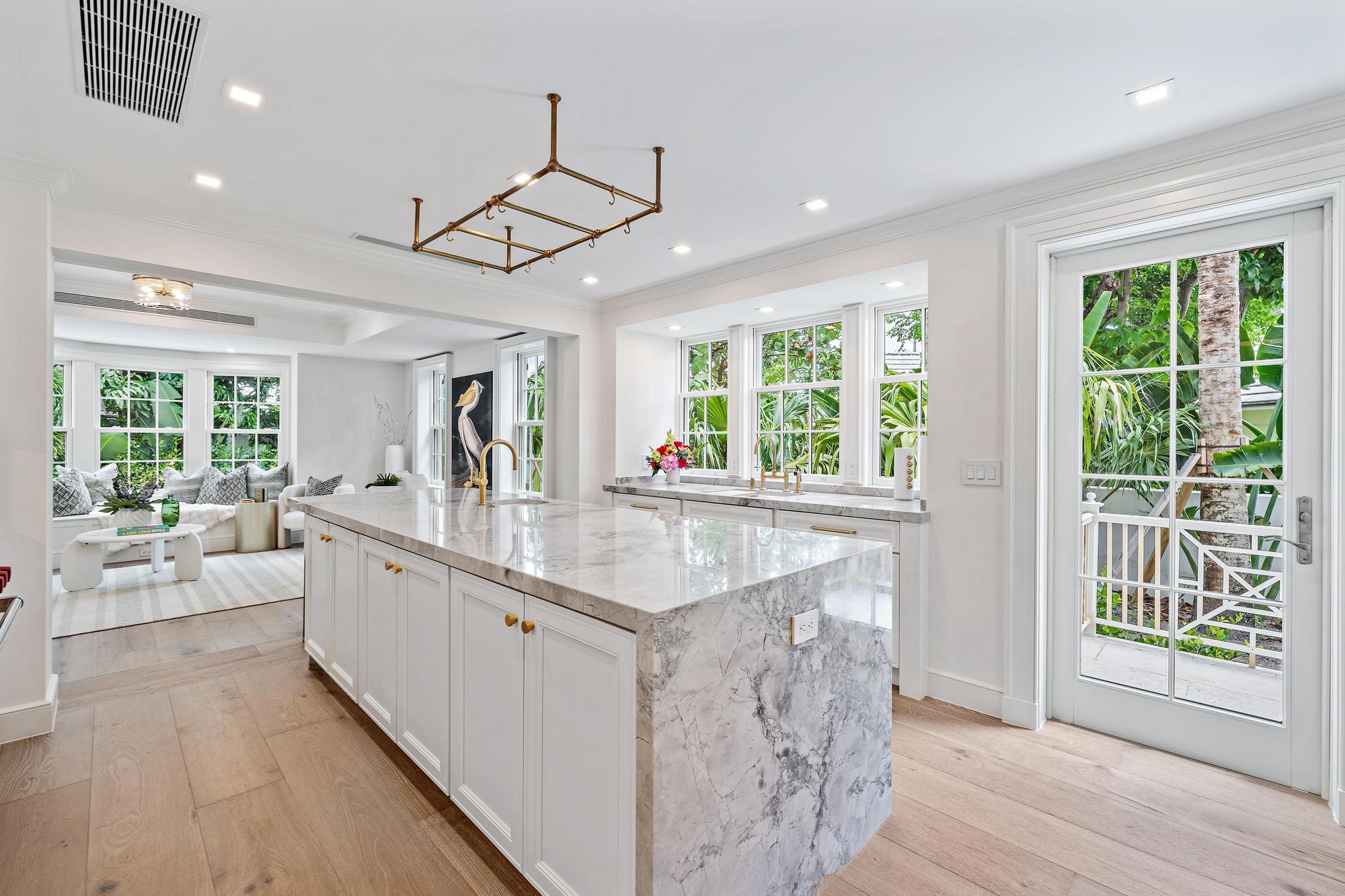 JAMAICA LANE IN - Residential